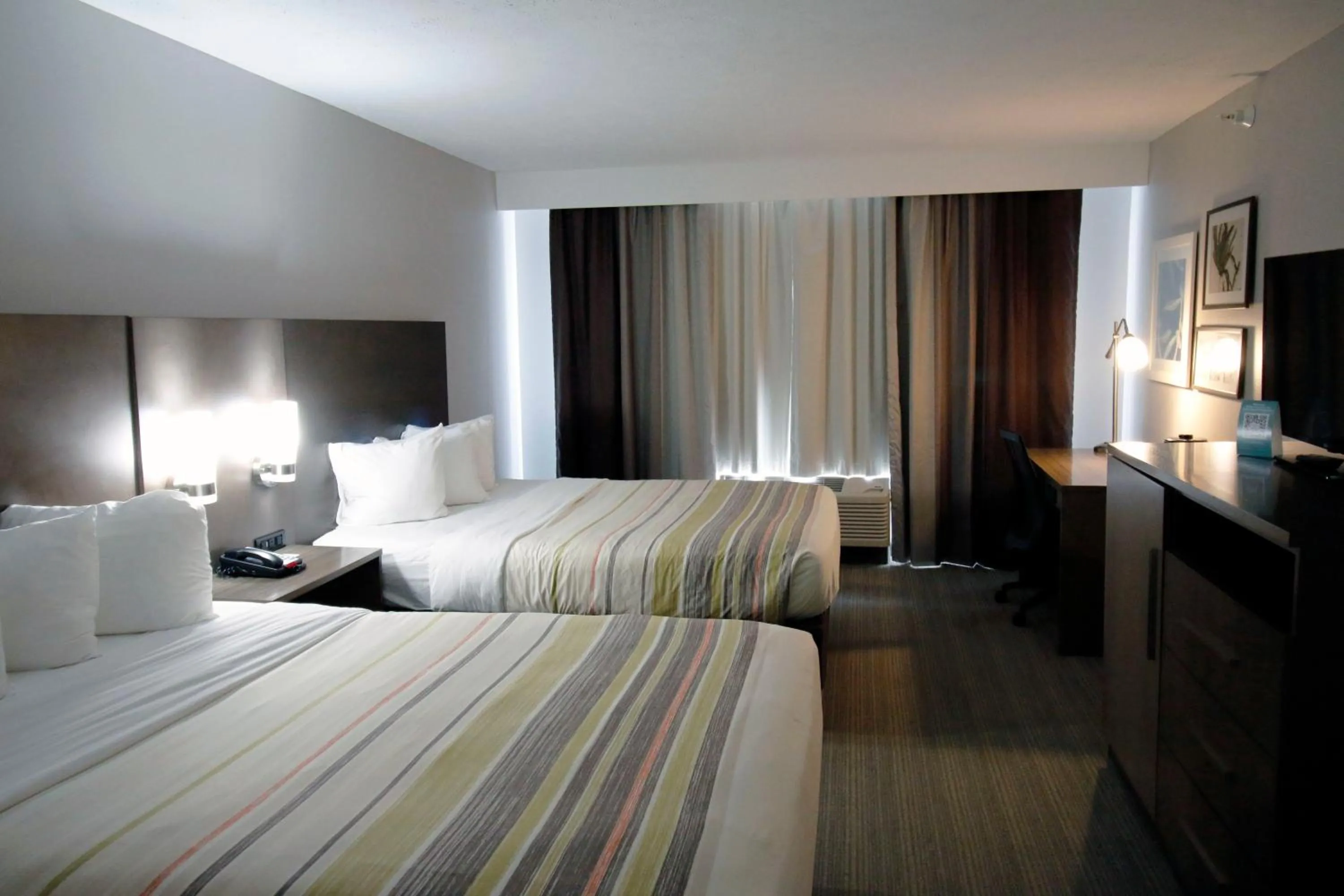 Bed in Country Inn & Suites by Radisson, Council Bluffs, IA