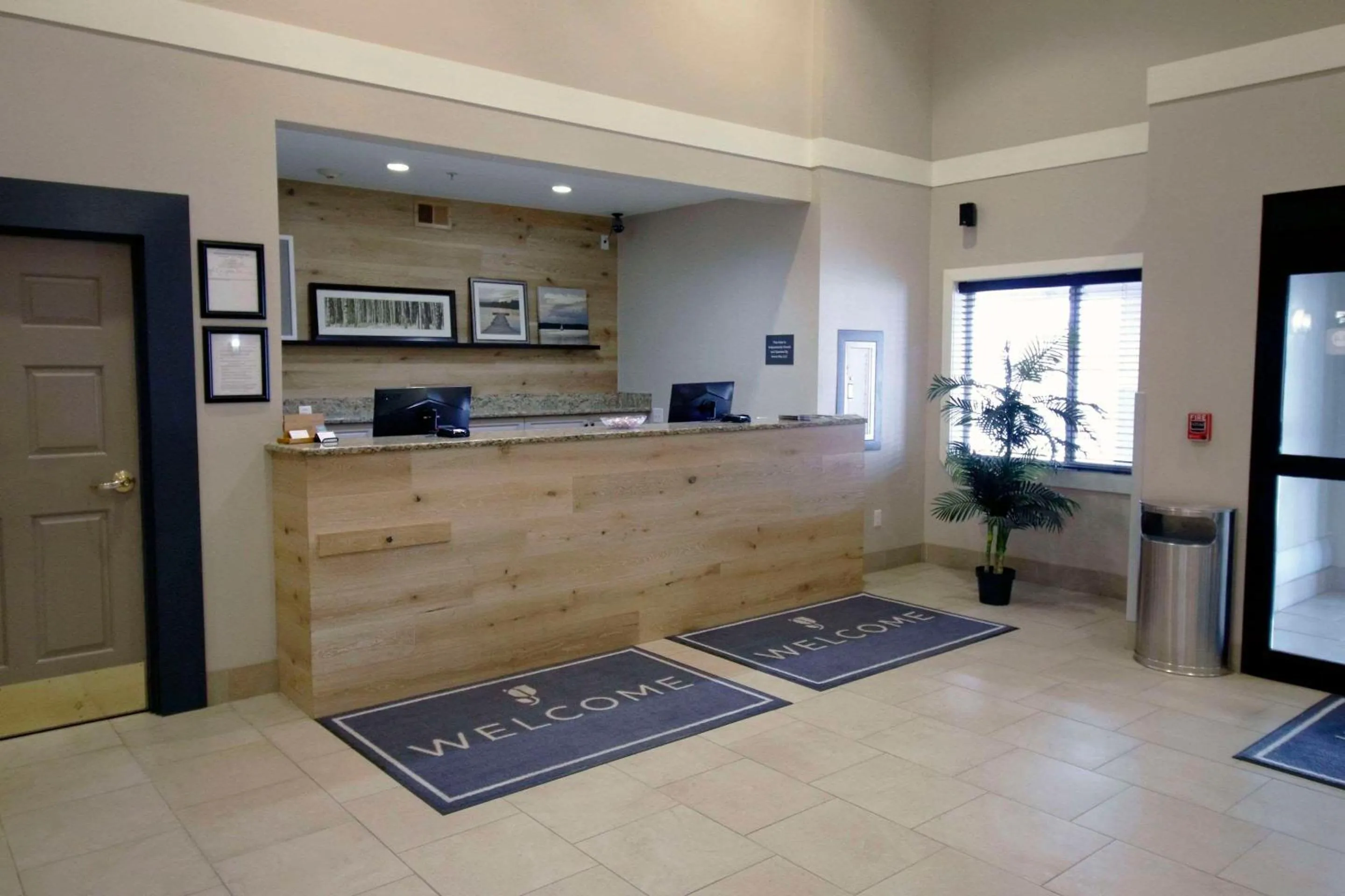 Lobby or reception in Country Inn & Suites by Radisson, Council Bluffs, IA