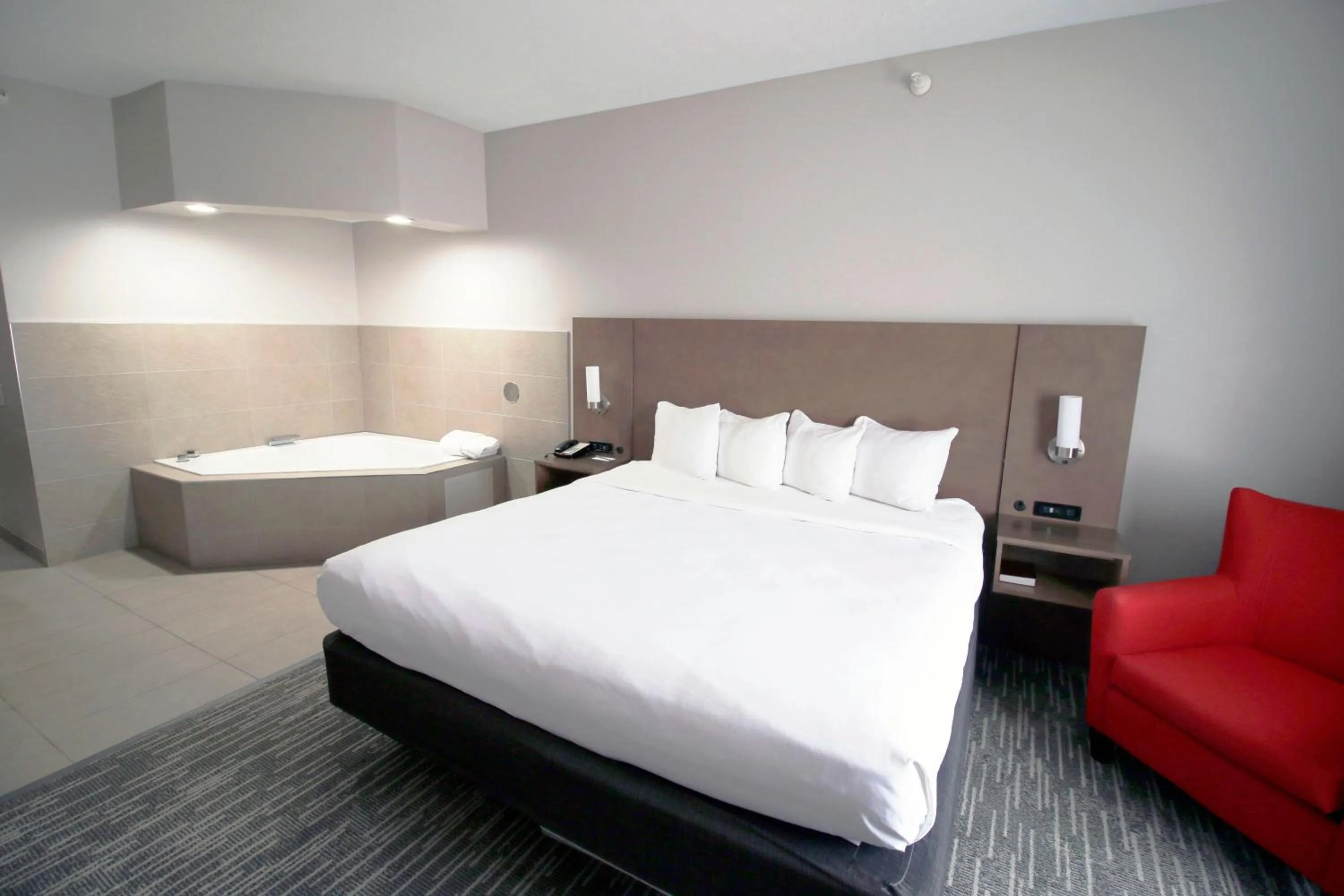 Bed in Country Inn & Suites by Radisson, Council Bluffs, IA