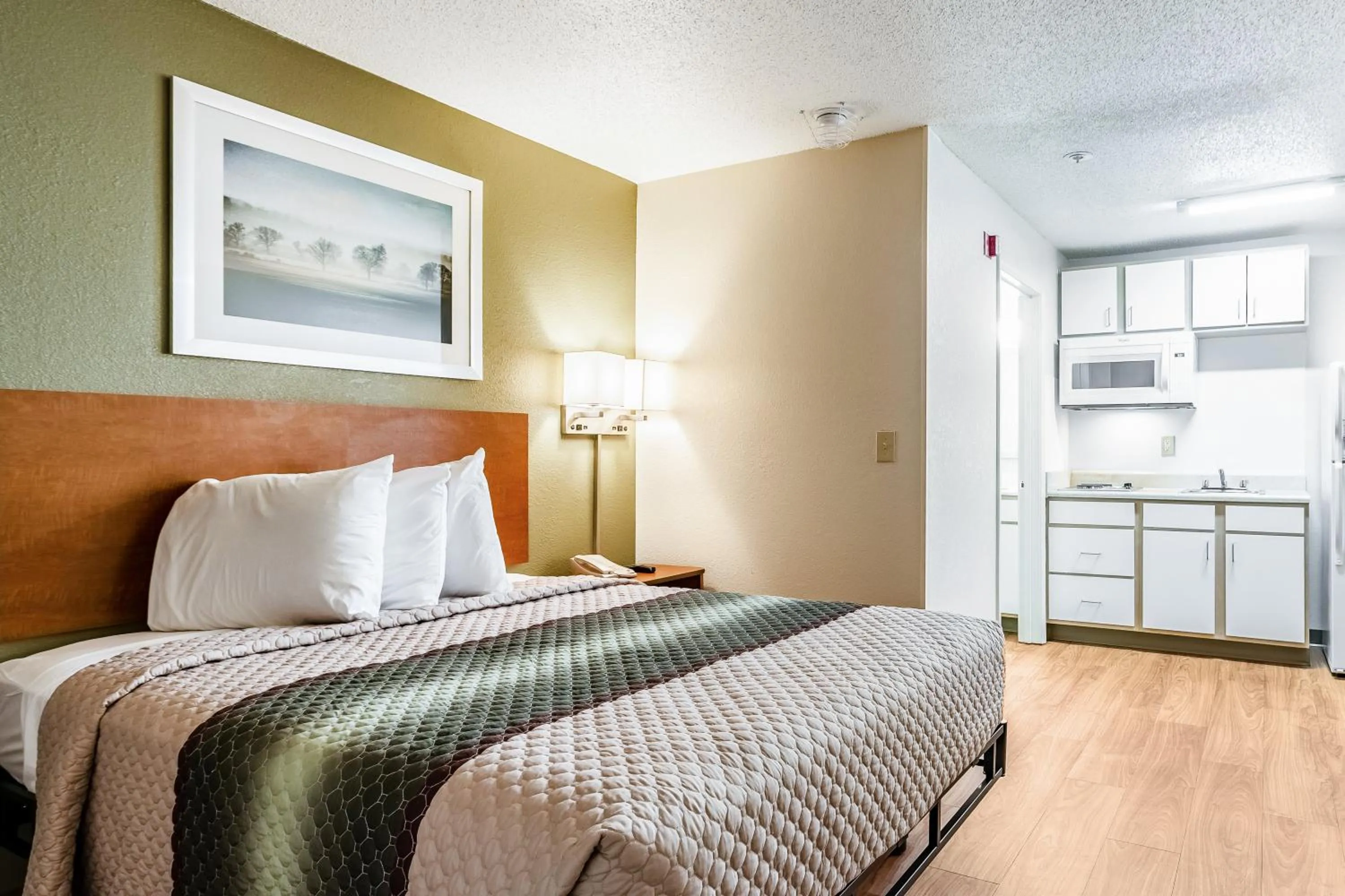 Photo of the whole room, Bed in HomeTowne Studios by Red Roof - Atlanta NE - Peachtree Corners