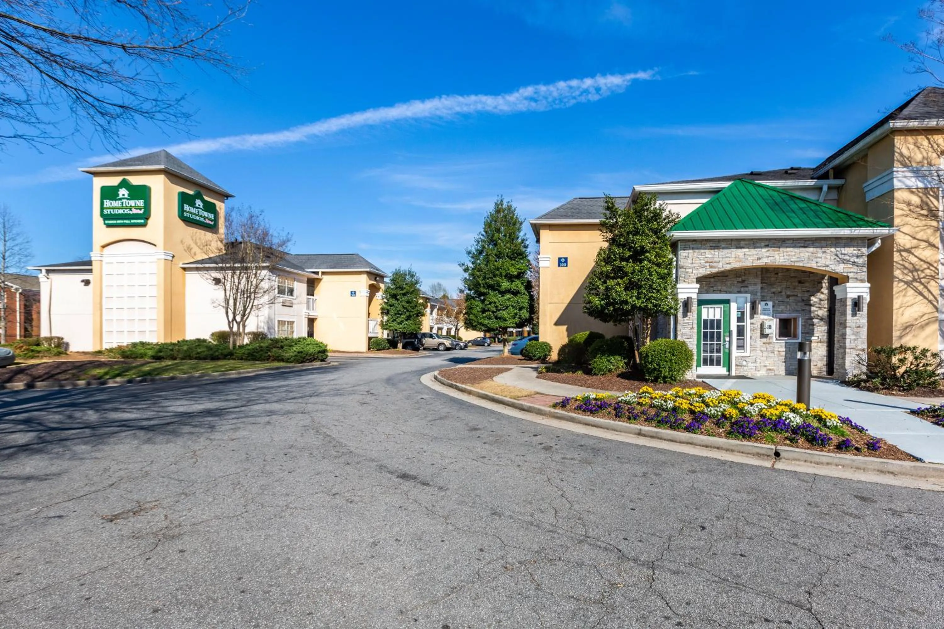 Property building in HomeTowne Studios by Red Roof - Atlanta NE - Peachtree Corners