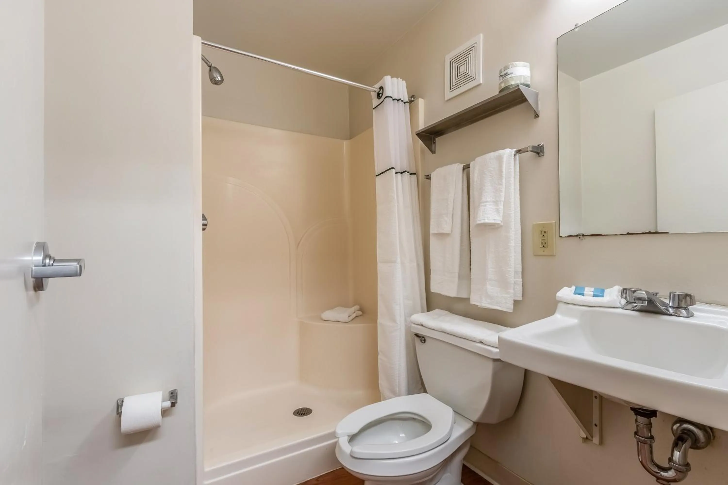 Bathroom in Studio 51 Extended Stay Hotel