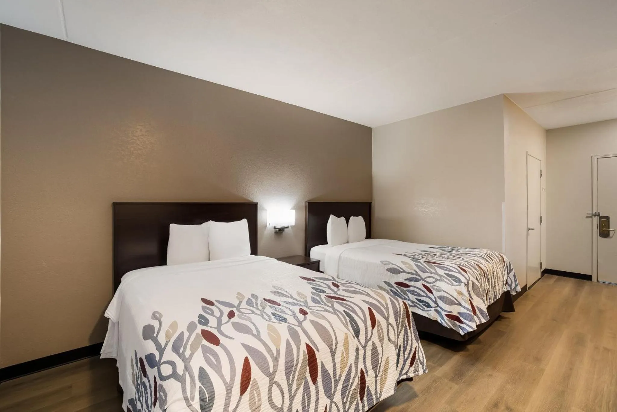 Photo of the whole room, Bed in Red Roof Inn Tucson North - Marana