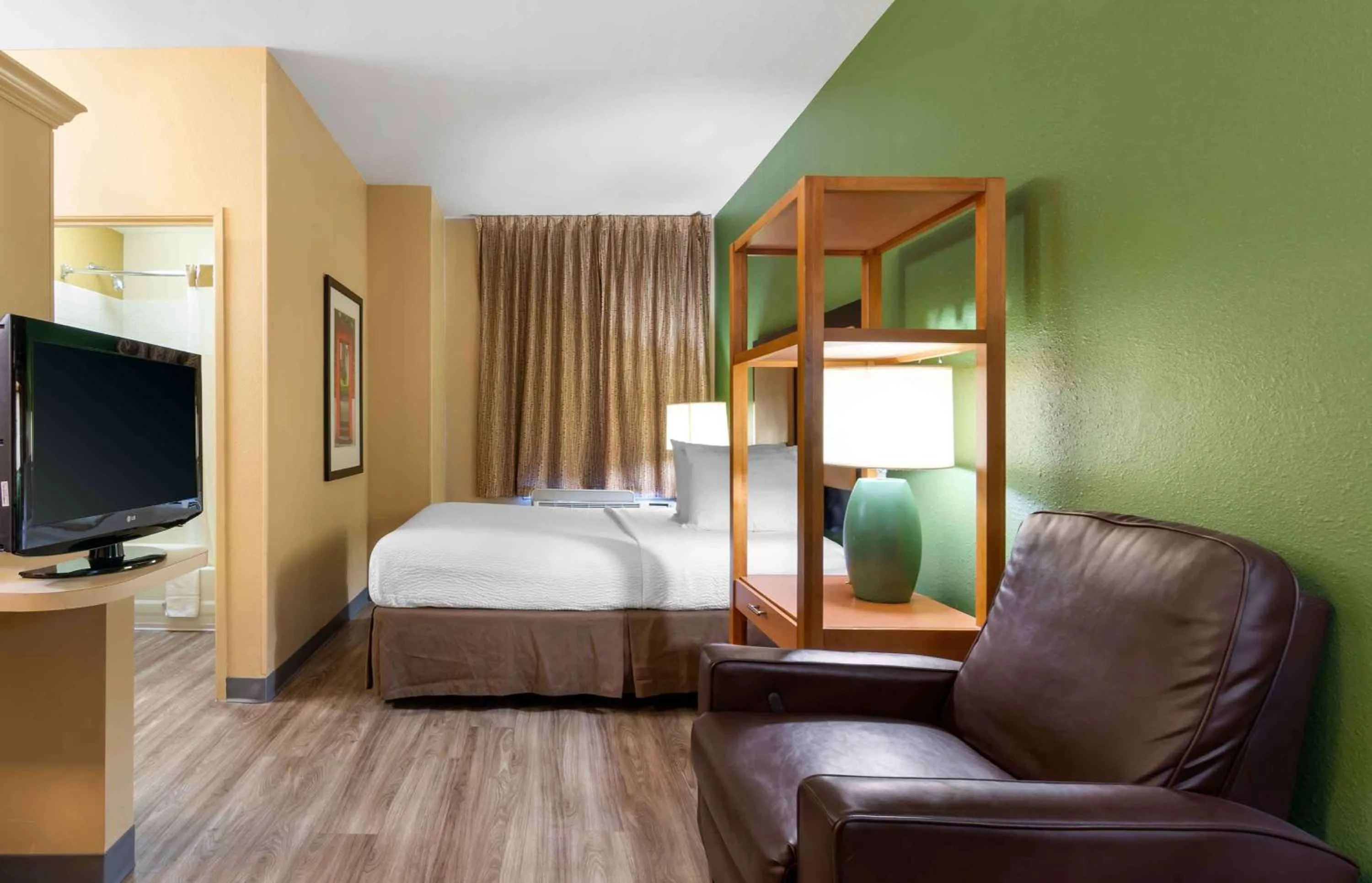 Bedroom, Bed in Extended Stay America Suites - Kansas City - Overland Park - Metcalf Ave