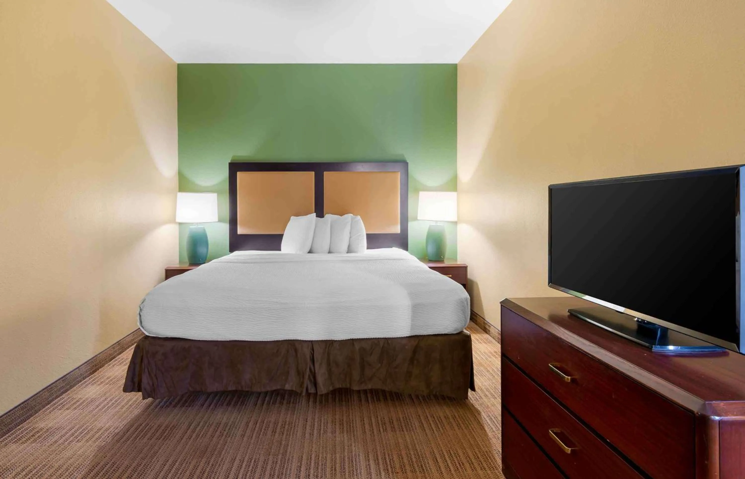 Bedroom, Bed in Extended Stay America Suites - Kansas City - Overland Park - Metcalf Ave