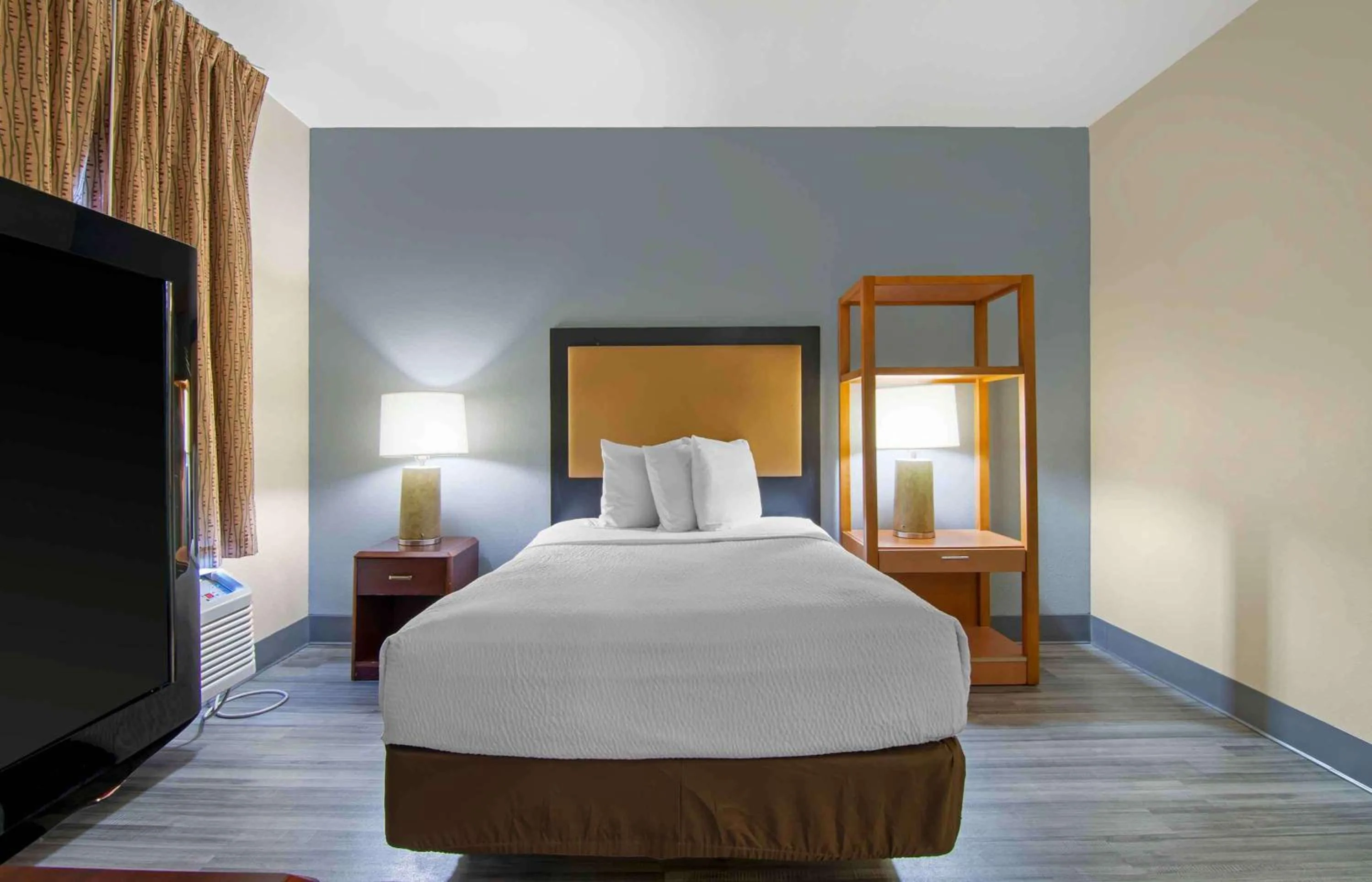 Bedroom, Bed in Extended Stay America Suites - Kansas City - Overland Park - Metcalf Ave