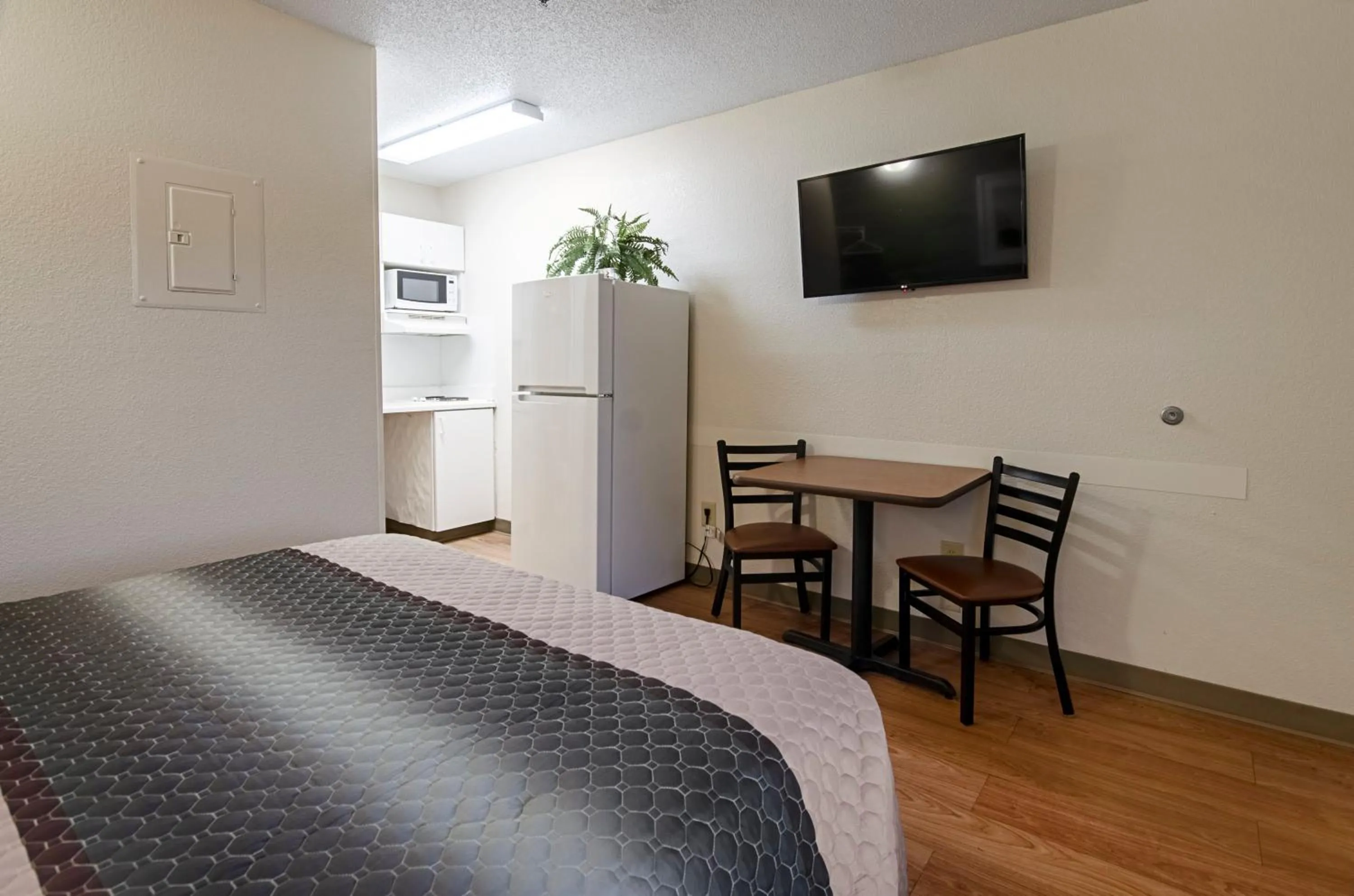 Photo of the whole room, Bed in HomeTowne Studios by Red Roof Winston-Salem - University Pkwy