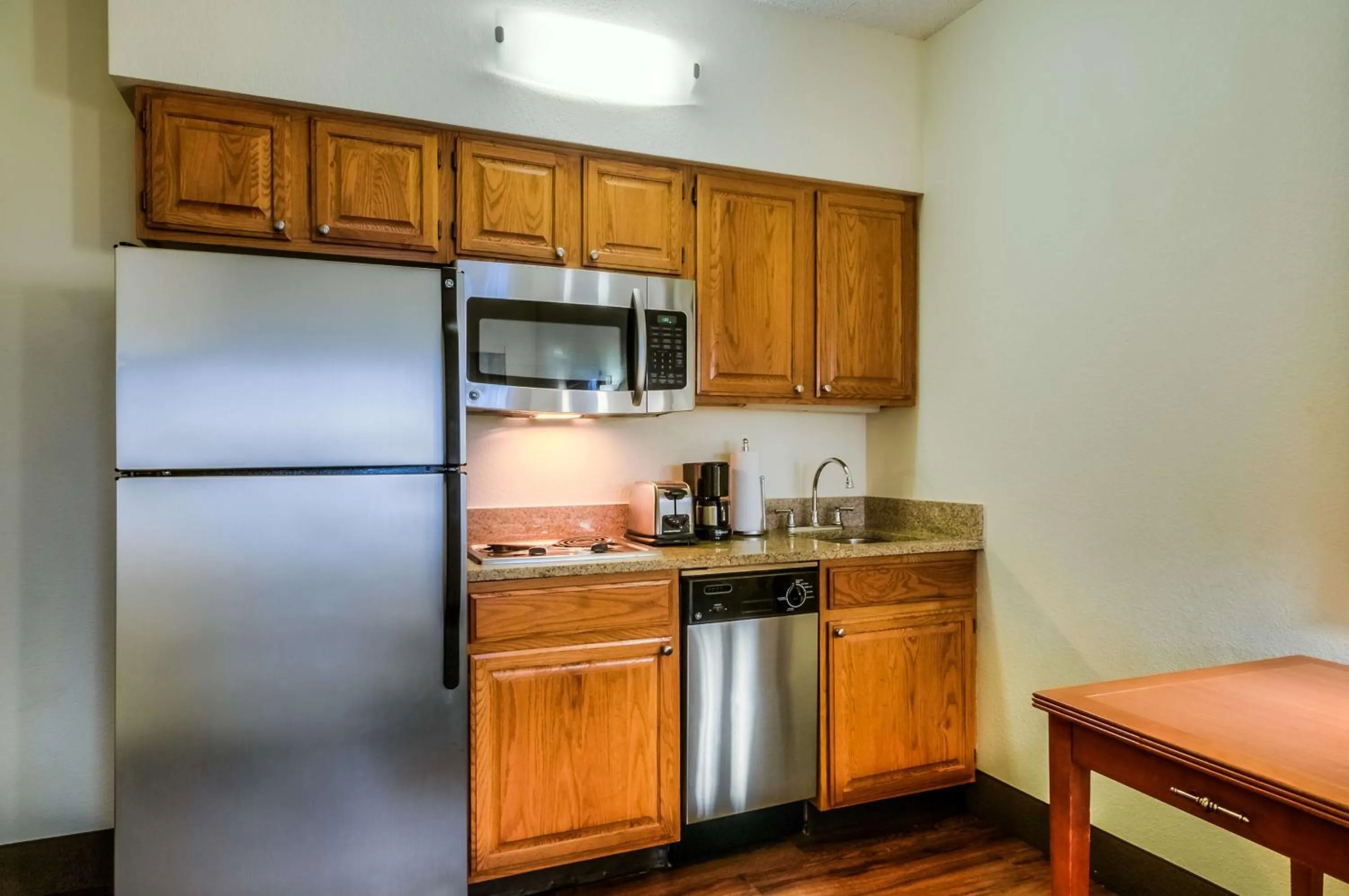 Photo of the whole room in Hyatt House Chicago Schaumburg