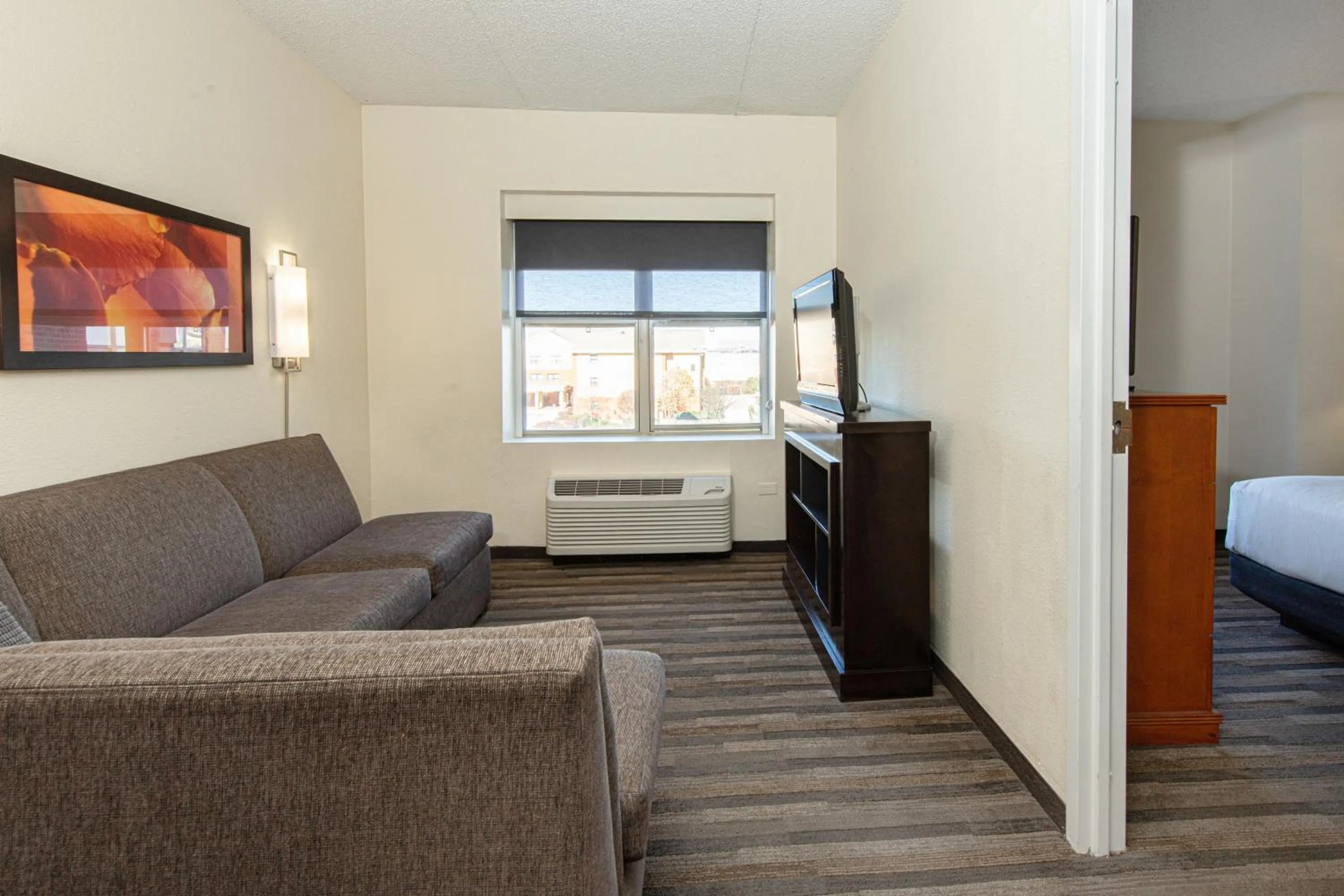 Seating area, Bed in Hyatt House Chicago Schaumburg