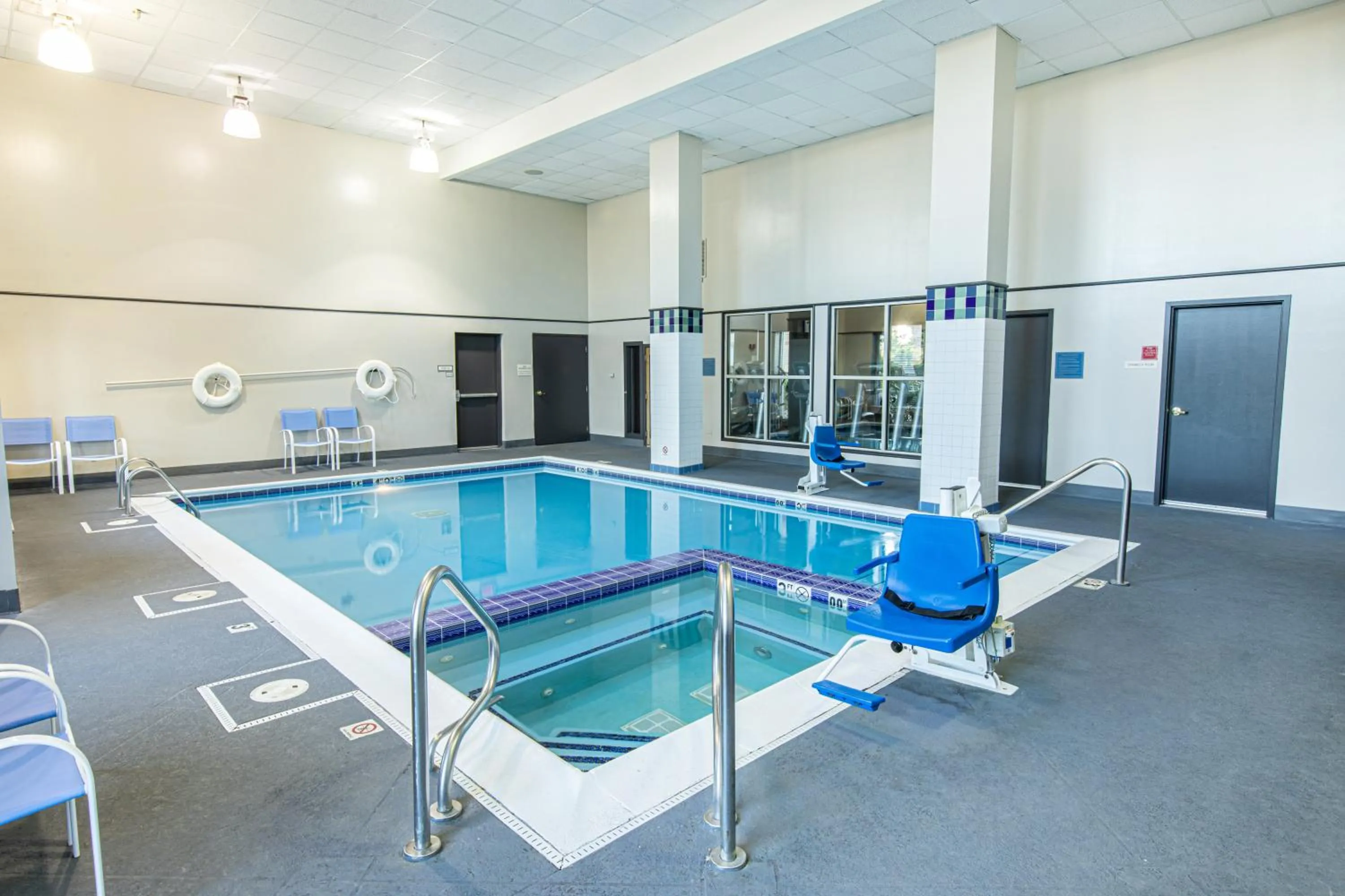 Swimming pool in Hyatt House Chicago Schaumburg