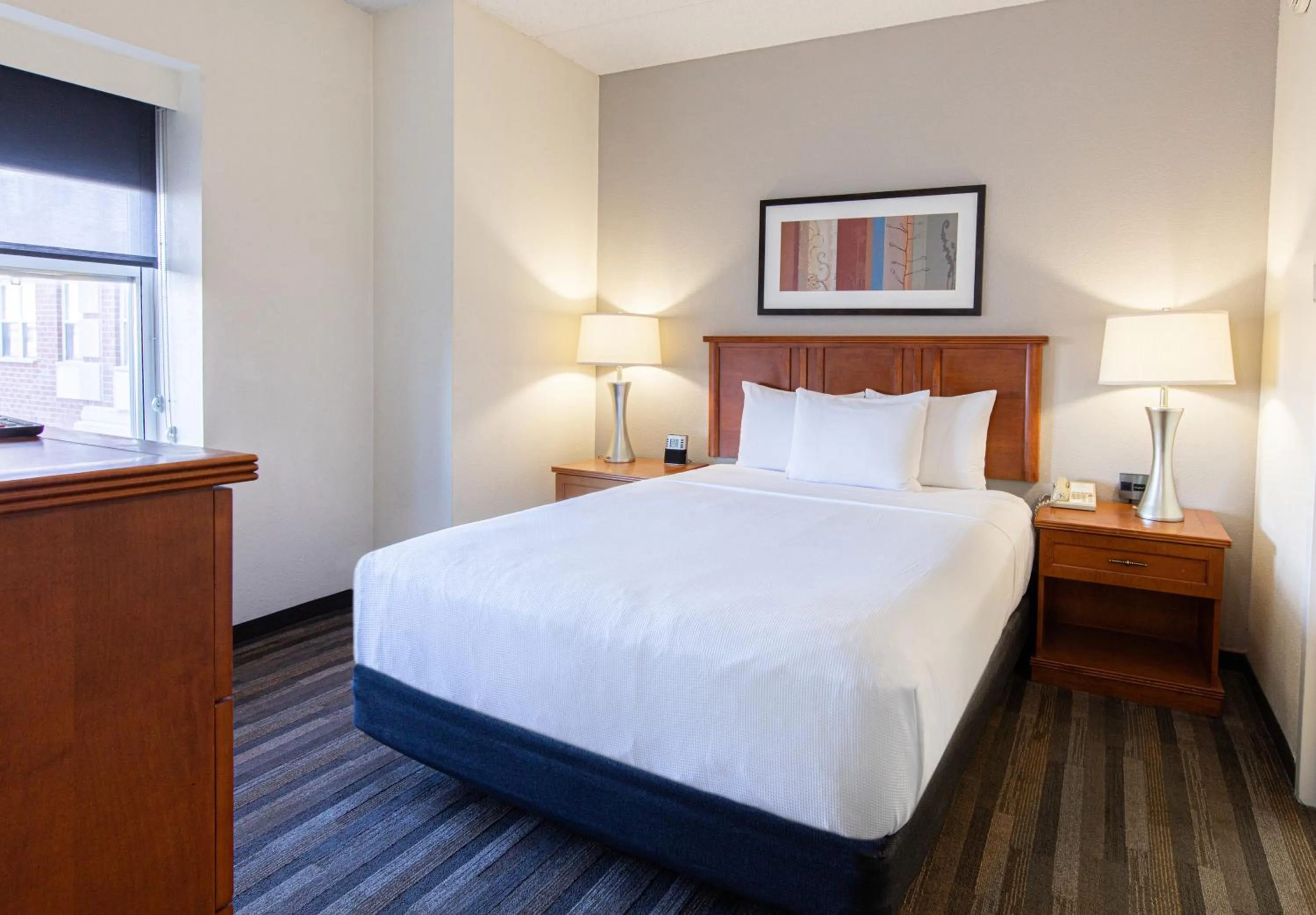 Bedroom, Bed in Hyatt House Chicago Schaumburg