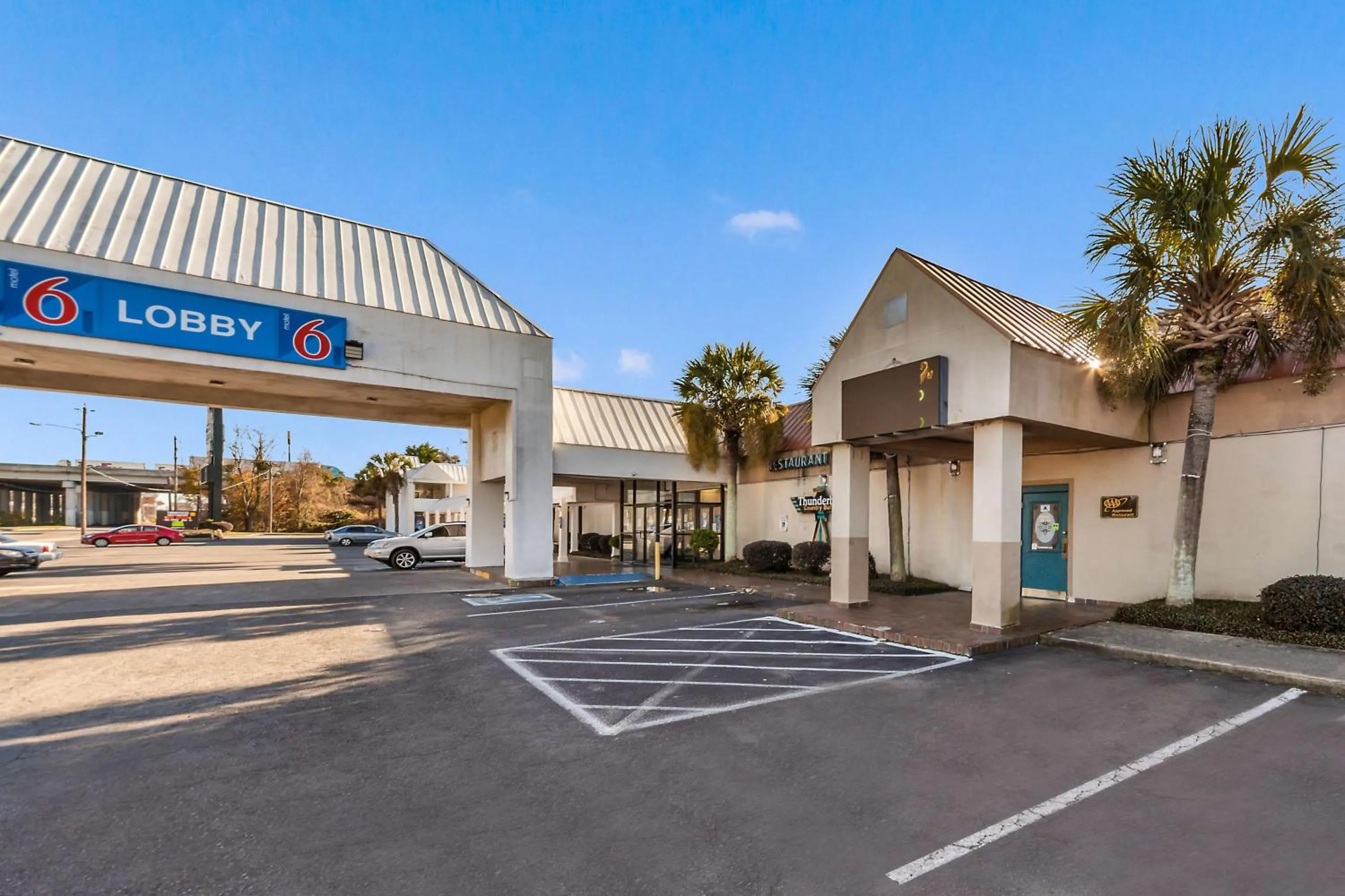 Property building in Motel 6-Florence, SC