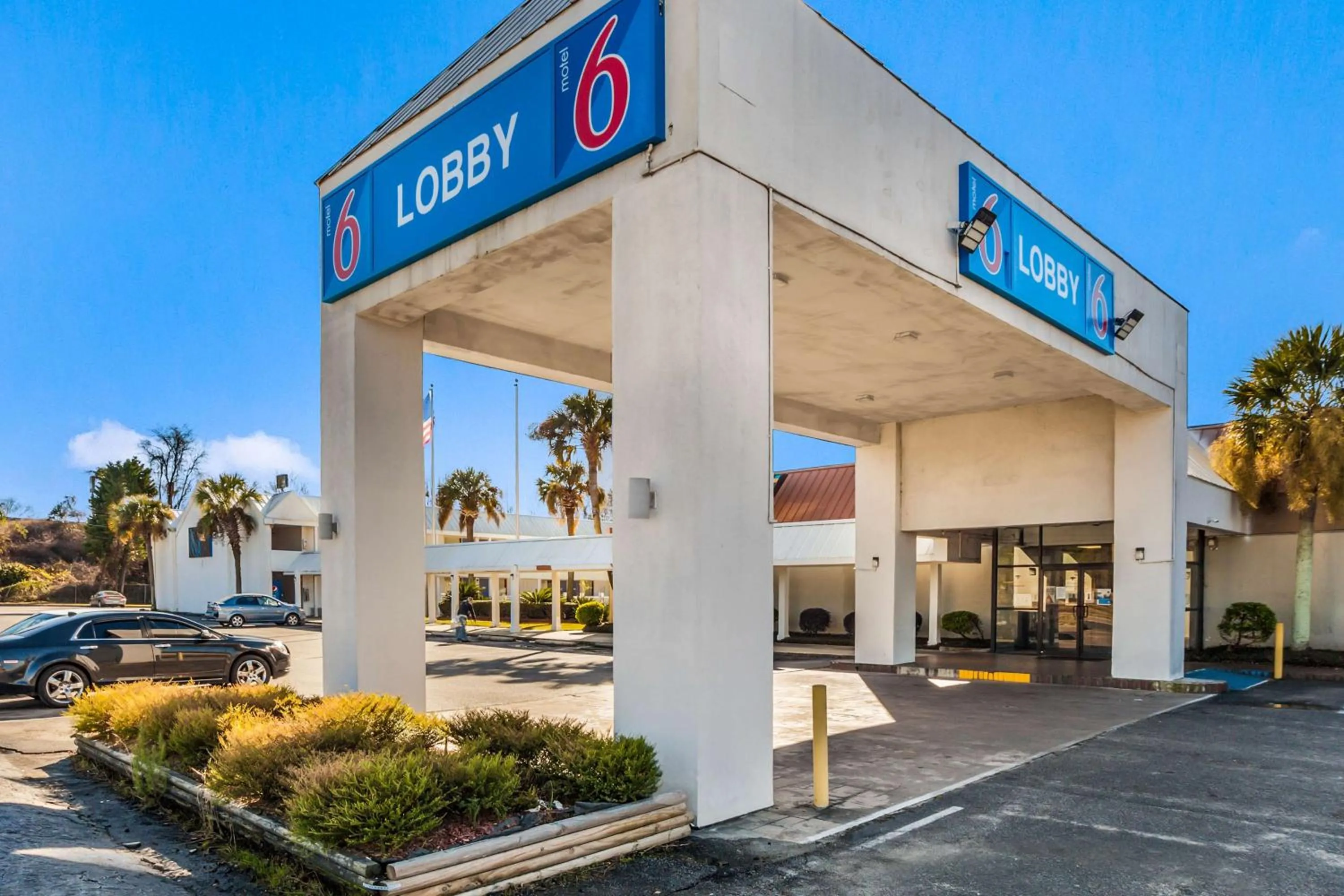 Property building in Motel 6-Florence, SC
