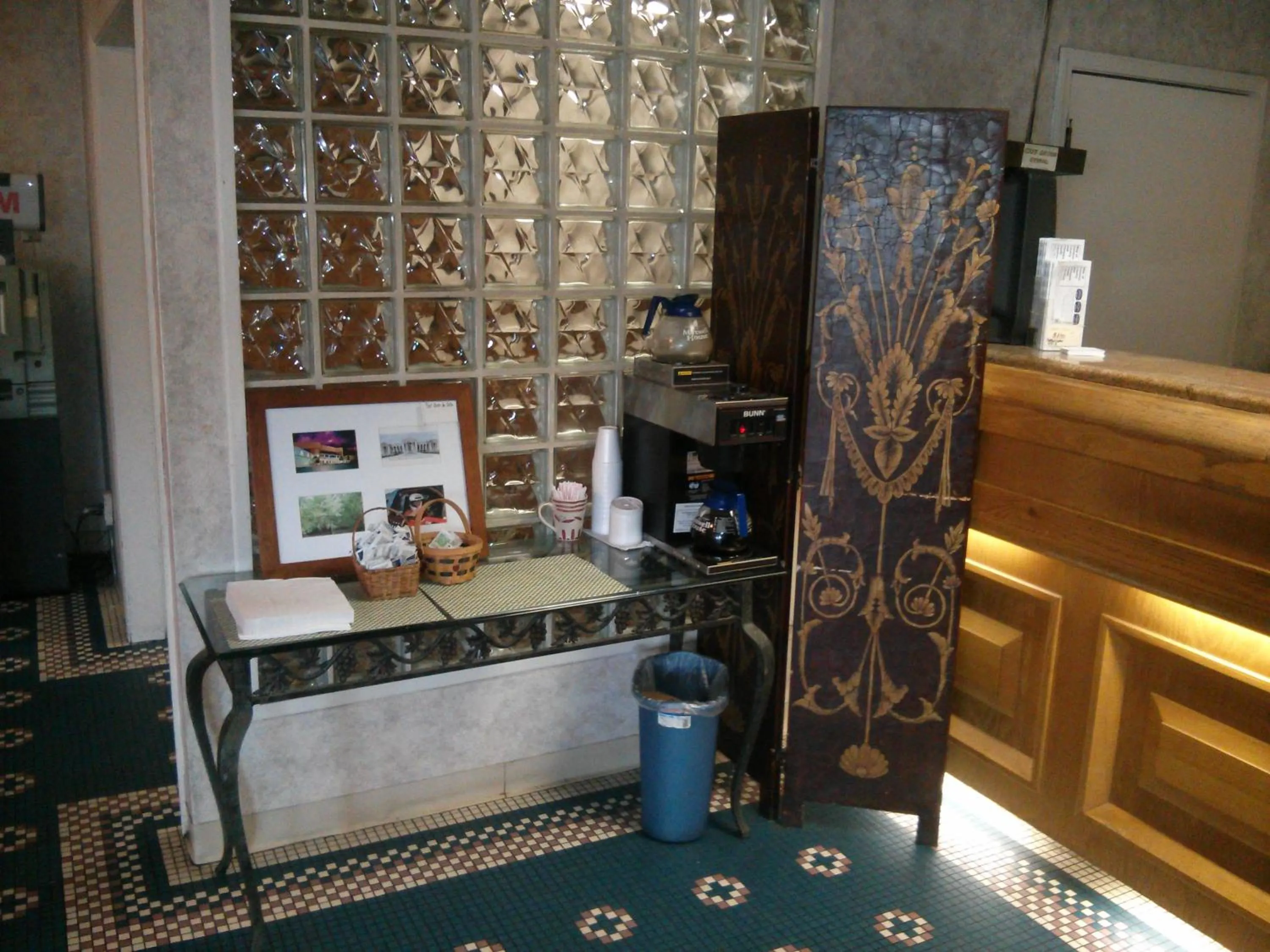 Coffee/tea facilities in Motel 6-Florence, SC