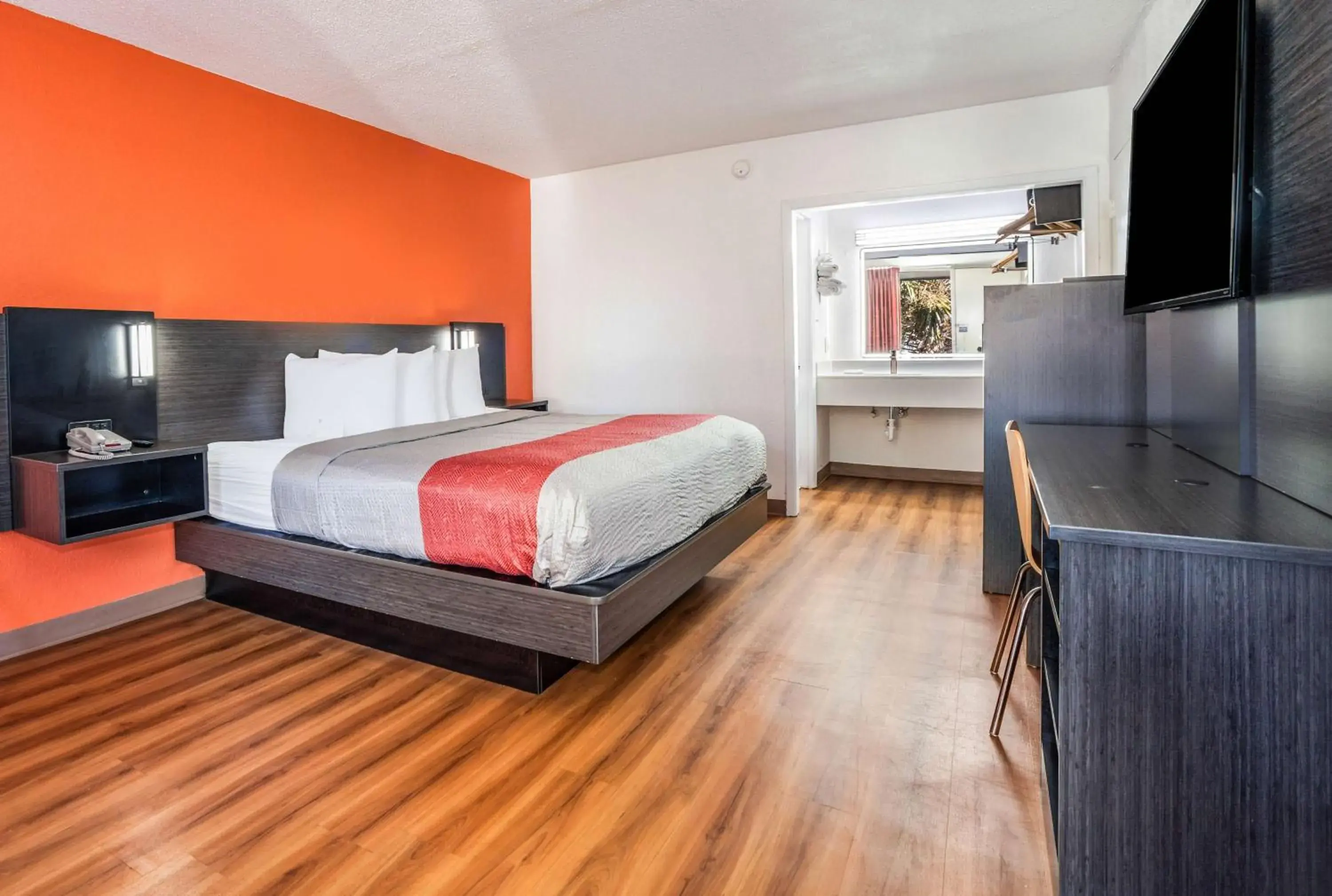 Deluxe King Room - Non-Smoking in Motel 6-Florence, SC Deluxe King Room - Non-Smoking in Motel 6-Florence, SC