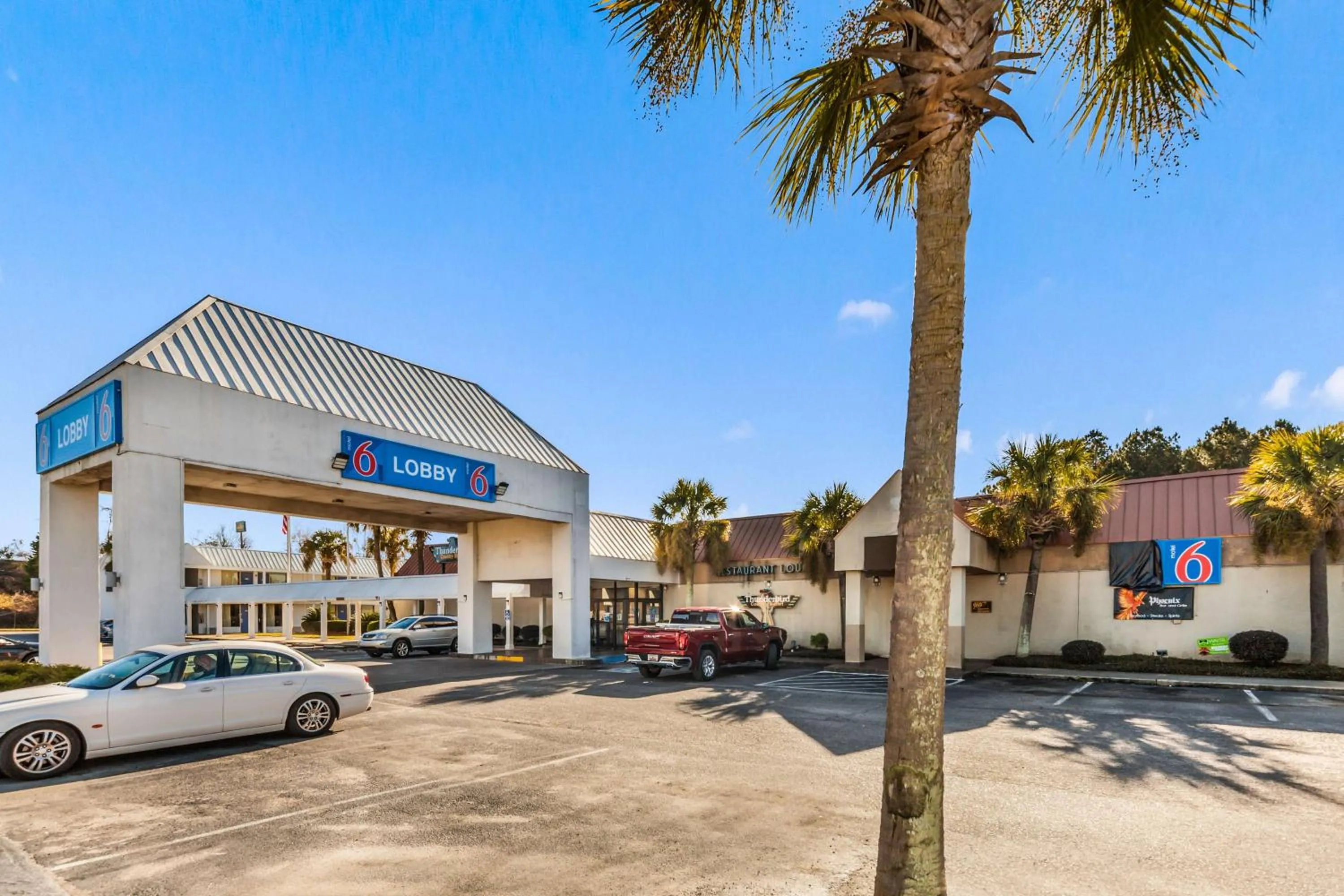 Property building in Motel 6-Florence, SC