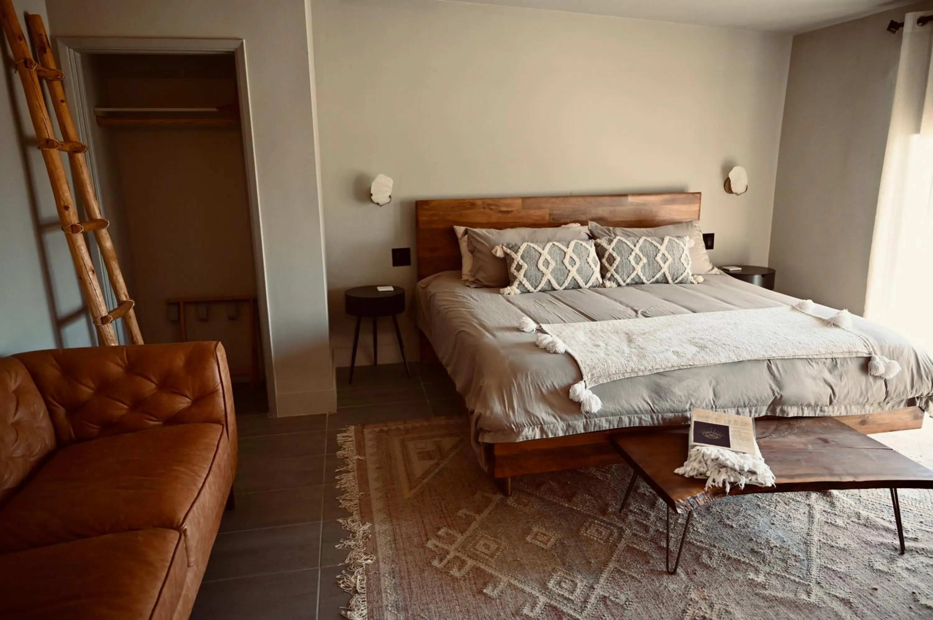 Bed in Miracle Manor Boutique Hotel & Spa