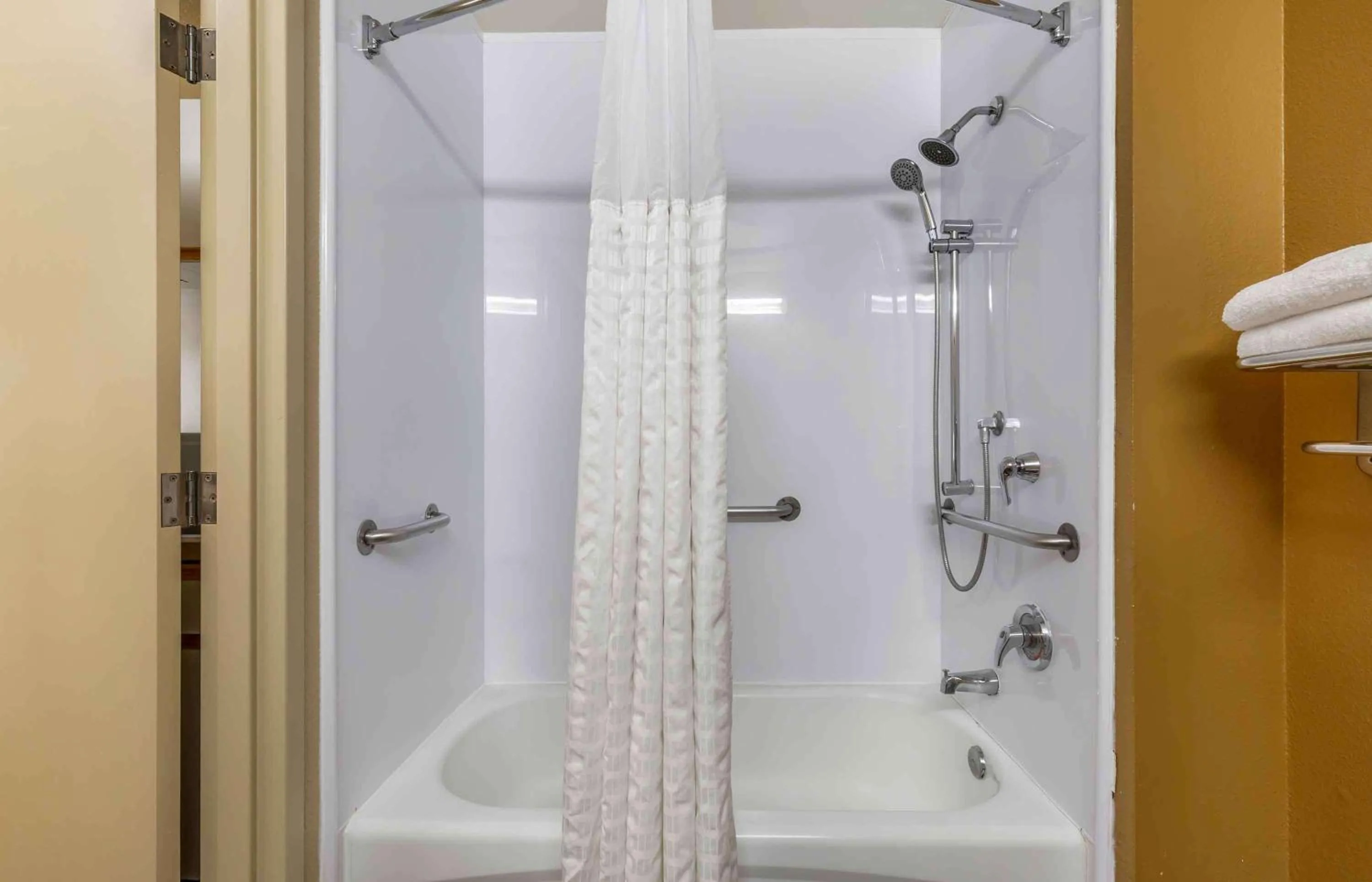 Bathroom in Extended Stay America Suites - Washington, DC - Rockville