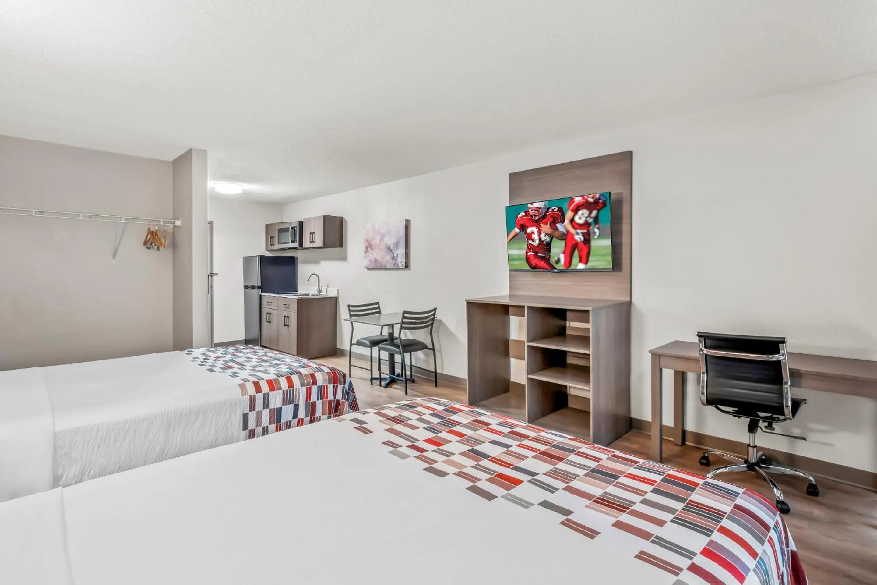 Bedroom, Bed in Red Roof Inn Southfield