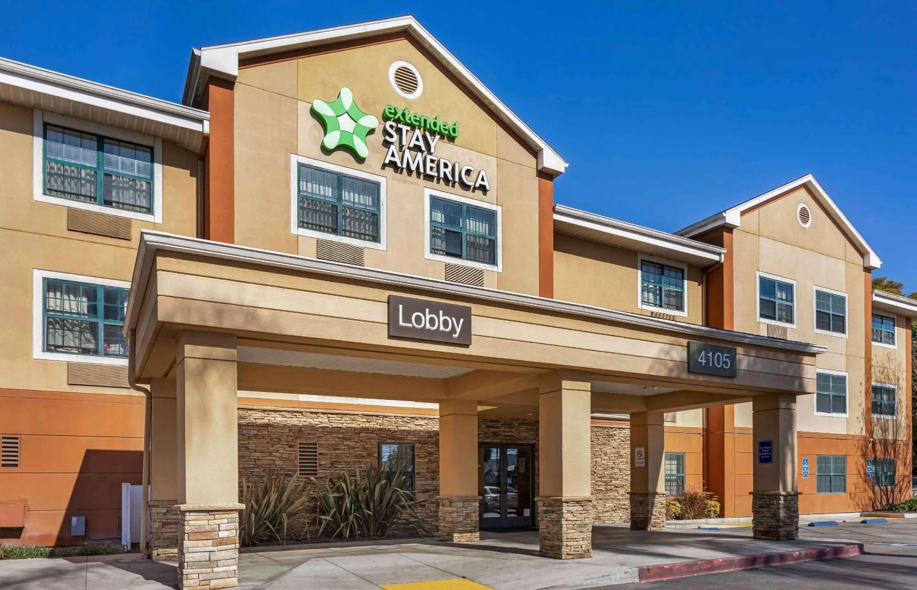 Property building in Extended Stay America Suites - Los Angeles - Long Beach Airport