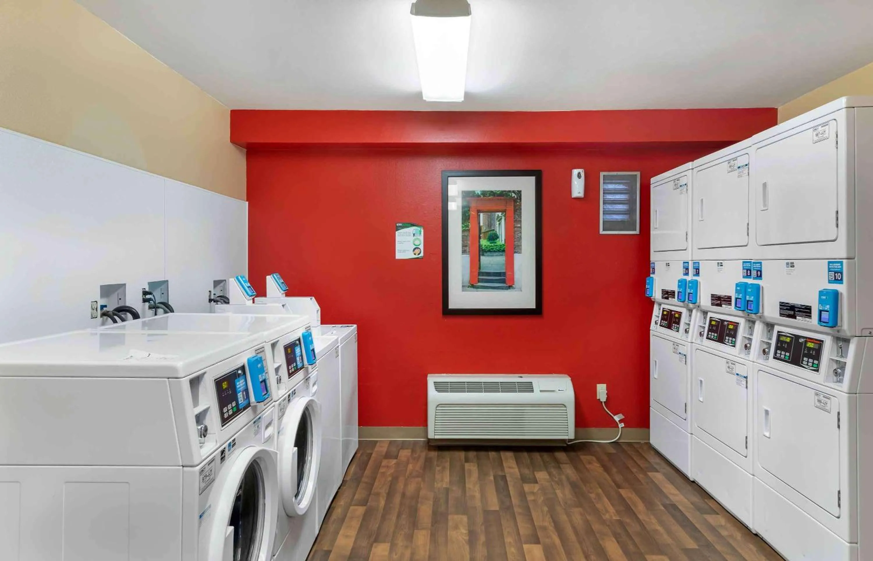 Property building in Extended Stay America Suites - Los Angeles - Long Beach Airport