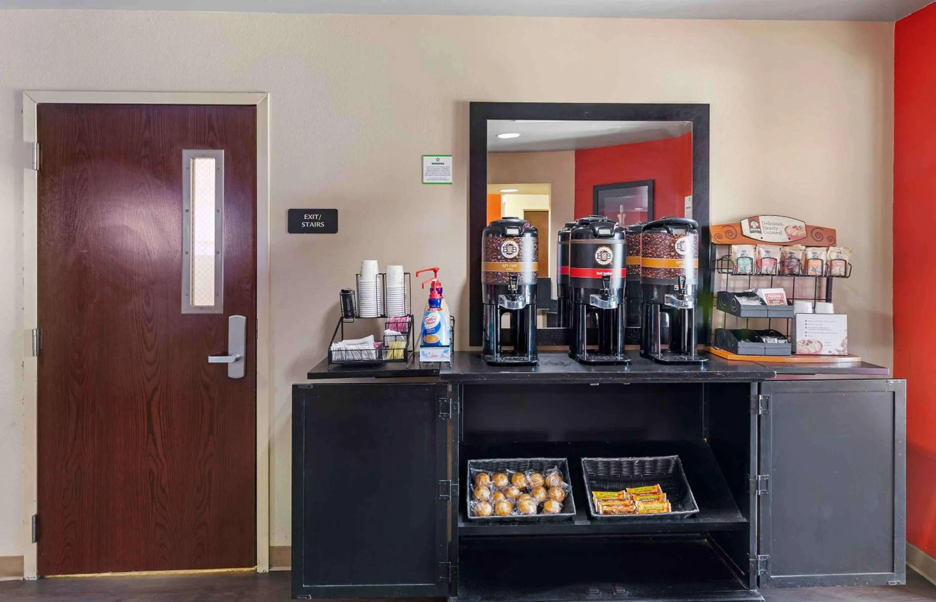Breakfast in Extended Stay America Suites - Los Angeles - Long Beach Airport