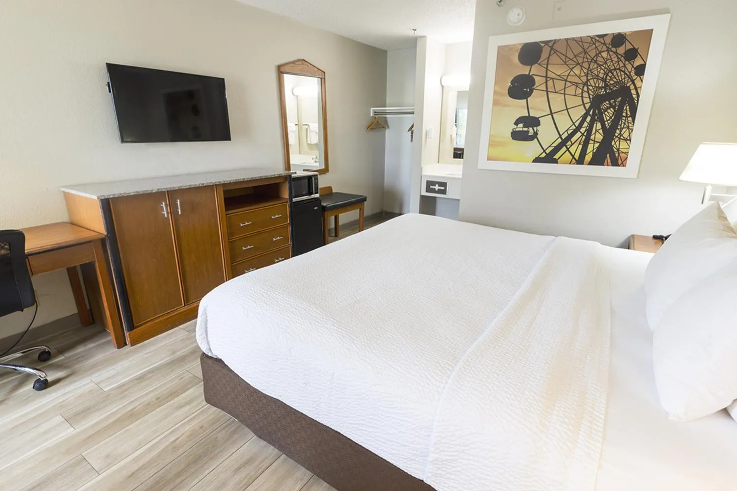 Bed in Days Inn by Wyndham Florence Cincinnati Area