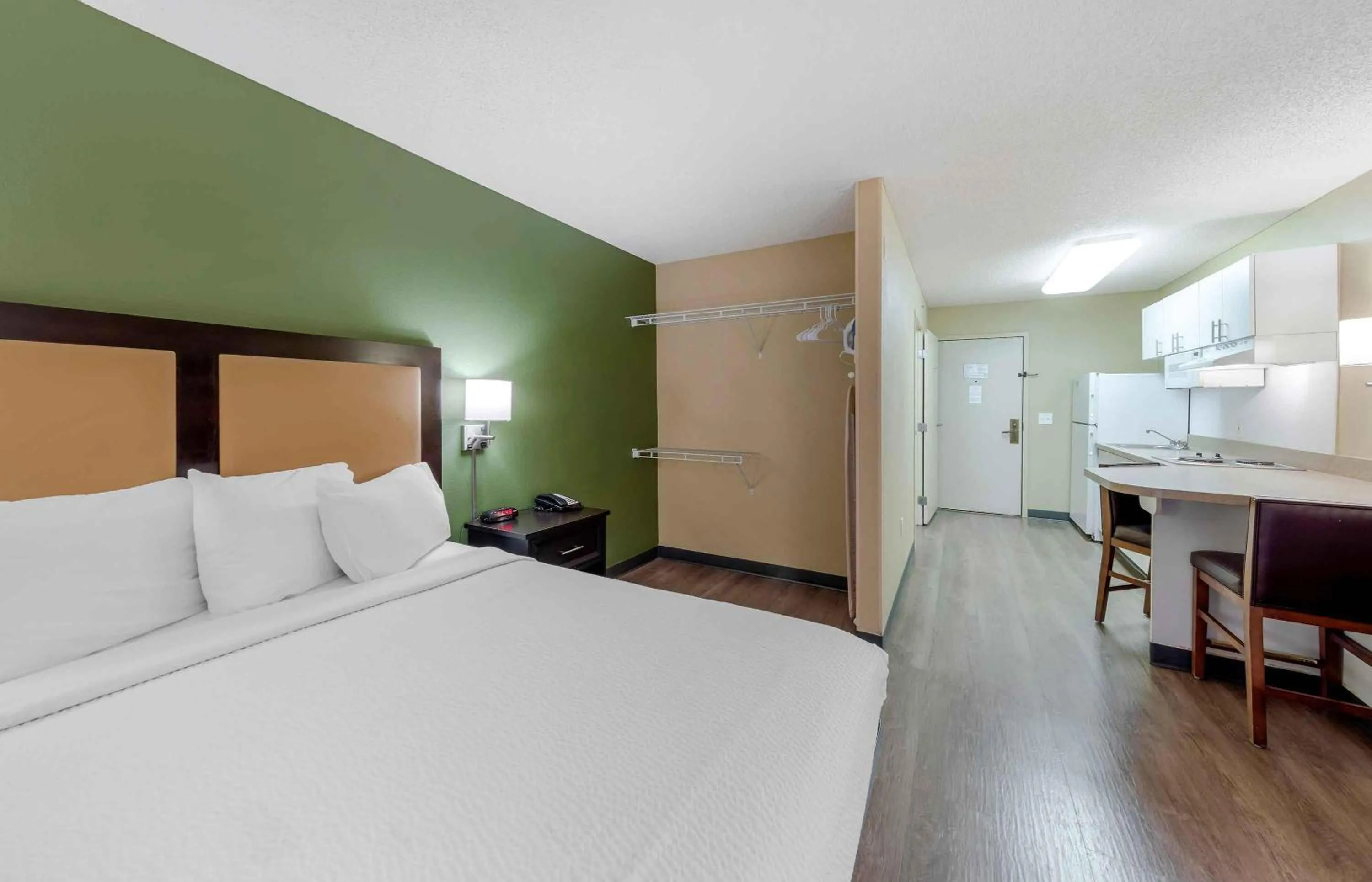 Bedroom, Bed in Extended Stay America Suites - Orange County - Cypress