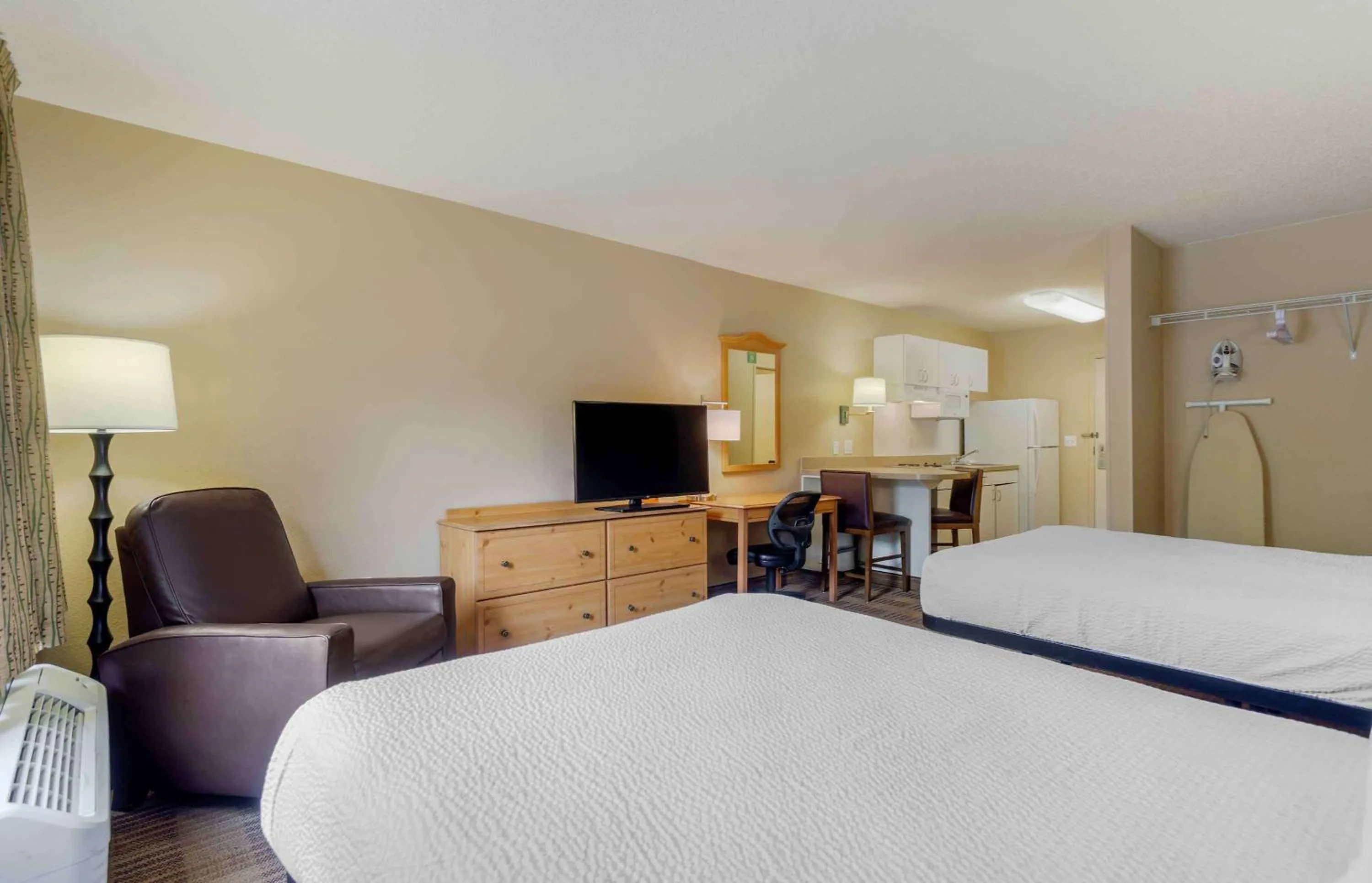 Bedroom, Bed in Extended Stay America Suites - Memphis - Germantown