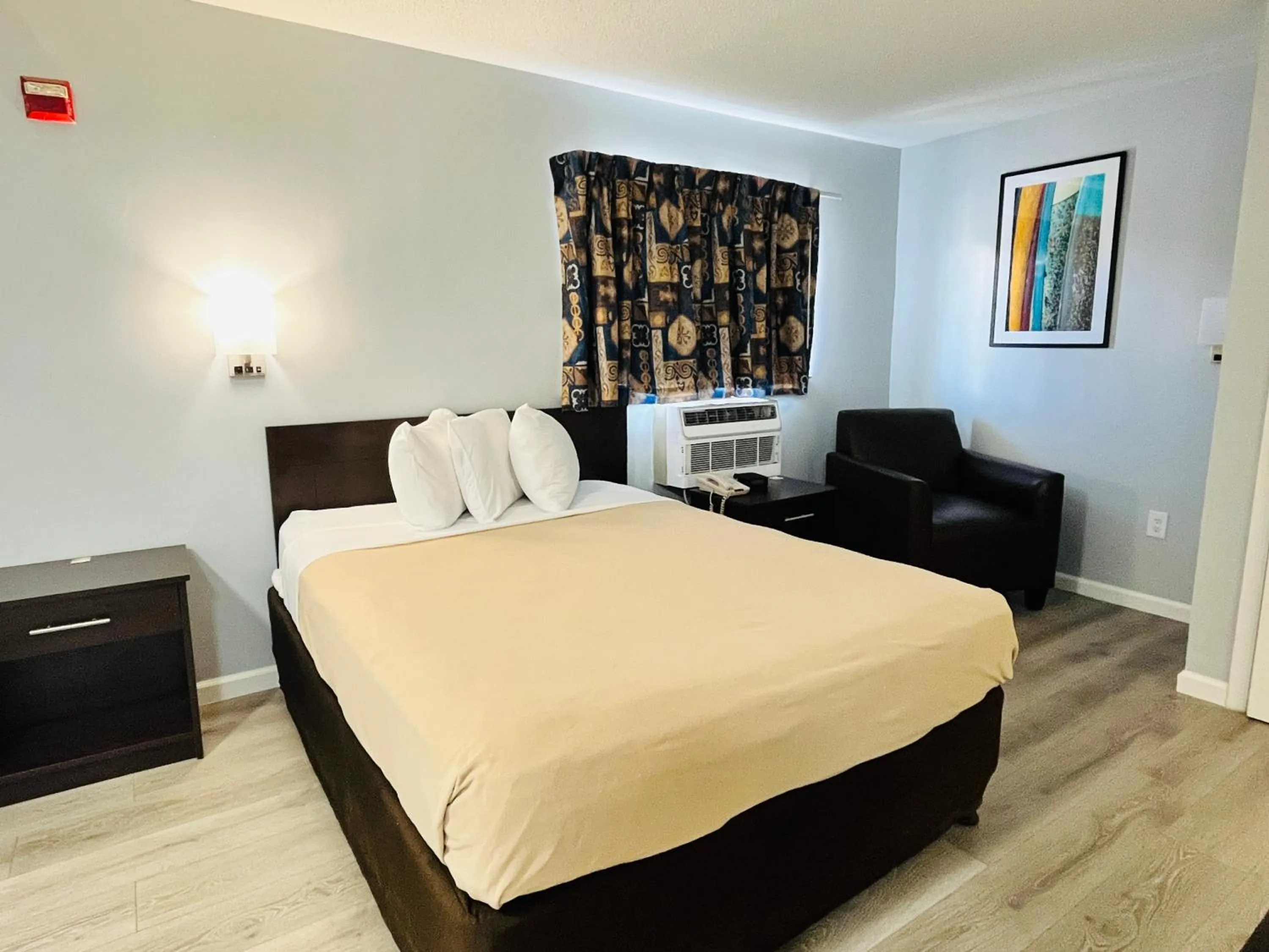 Bed in Tampa Bay Extended Stay - Airport