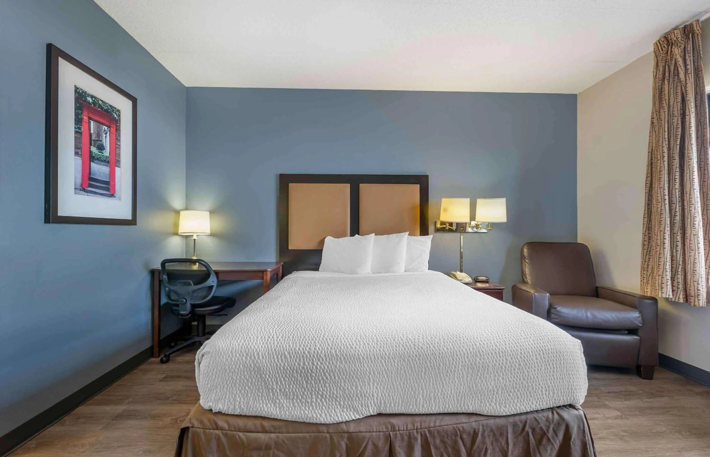 Bedroom, Bed in Extended Stay America Suites - Chicago - Midway