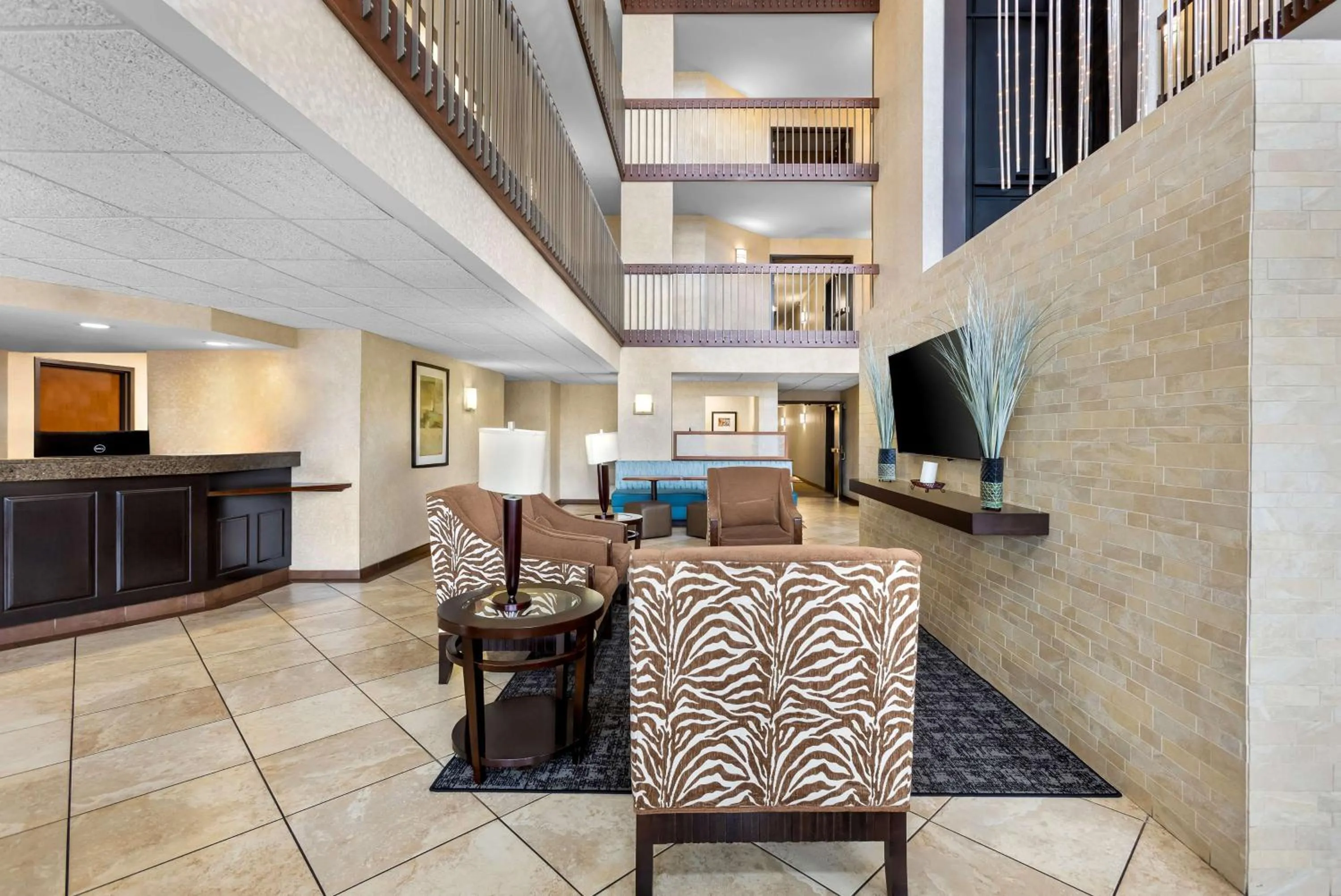 Lobby or reception in Sonesta Essential Houston Hobby Airport