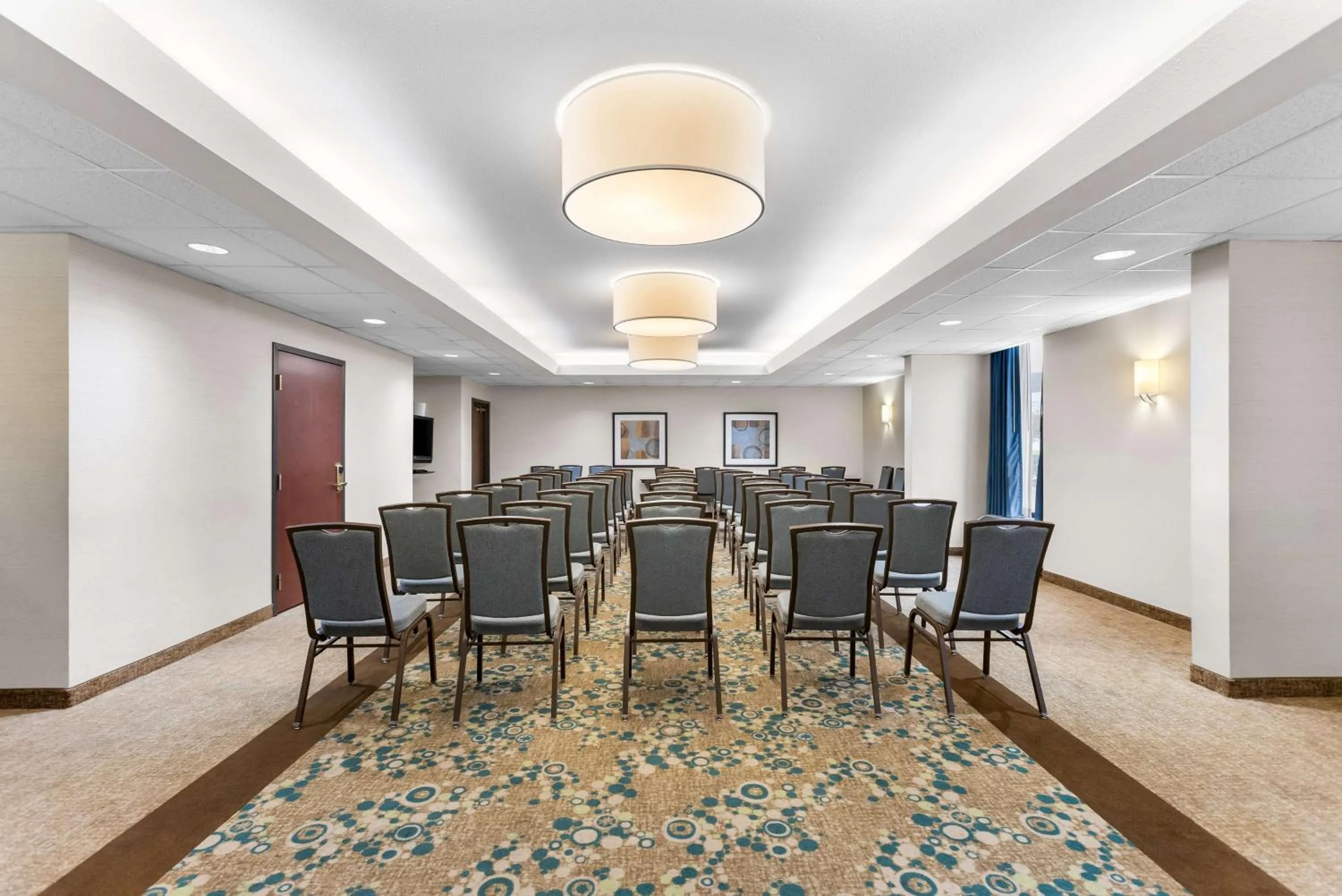 Meeting/conference room in Sonesta Essential Houston Hobby Airport