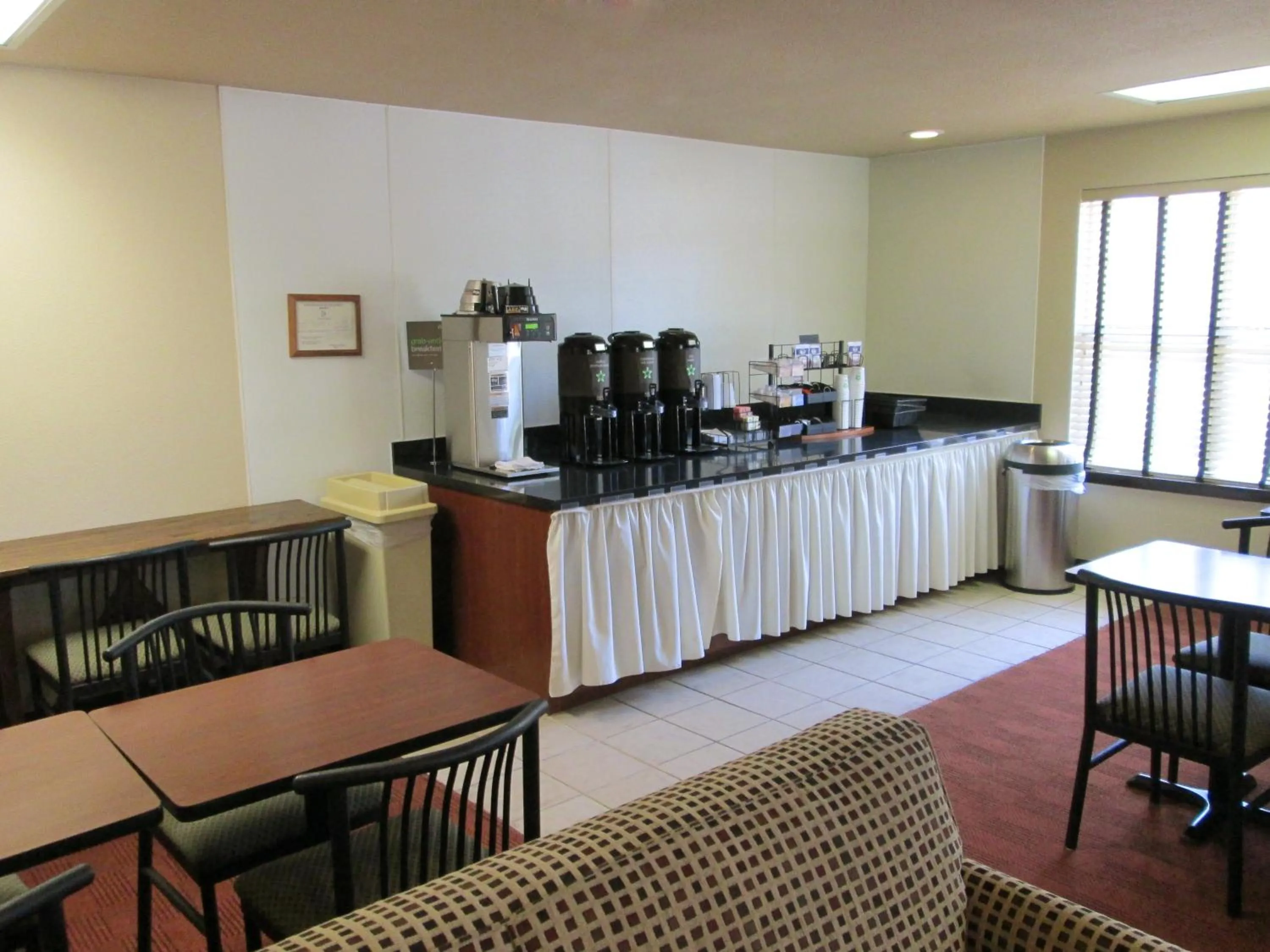 Coffee/tea facilities, Restaurant/Places to Eat in Extended Stay America Suites - Dallas - Vantage Point Dr