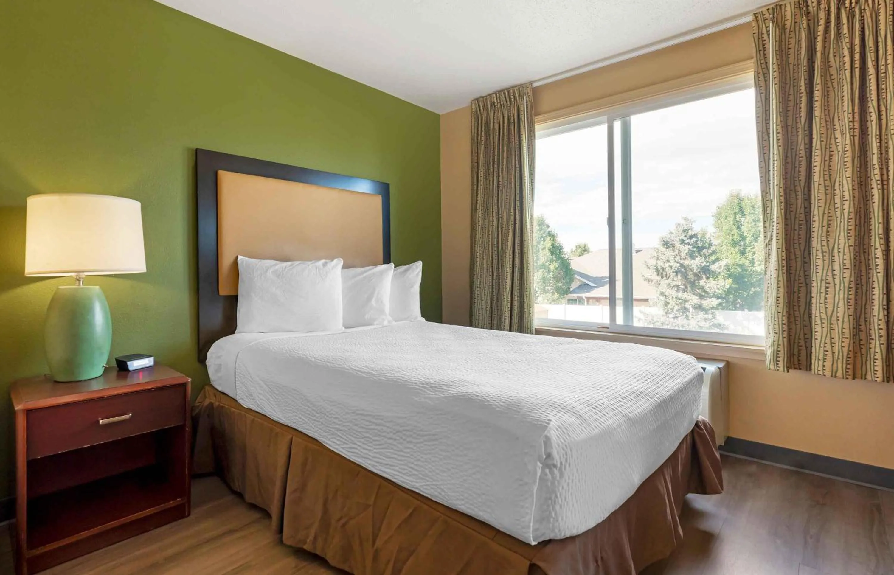 Bedroom, Bed in Extended Stay America Suites - Denver - Aurora North