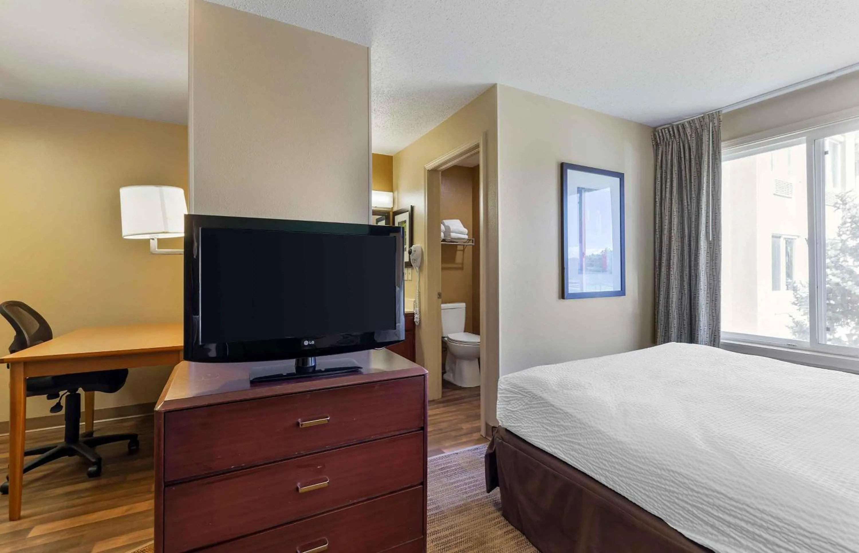 Bedroom, Bed in Extended Stay America Suites - Denver - Aurora North