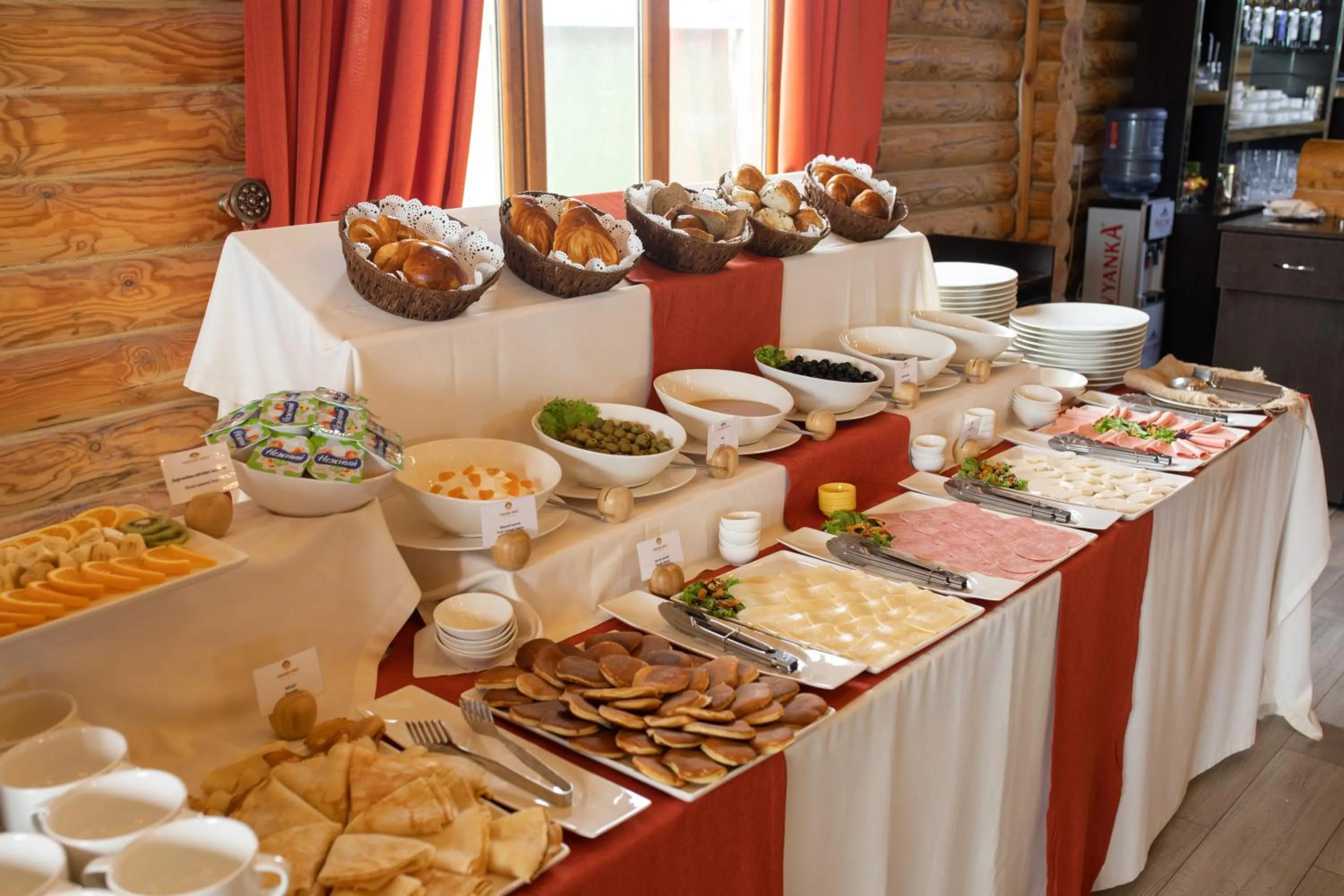 Buffet breakfast in Khazar Inji Hotel