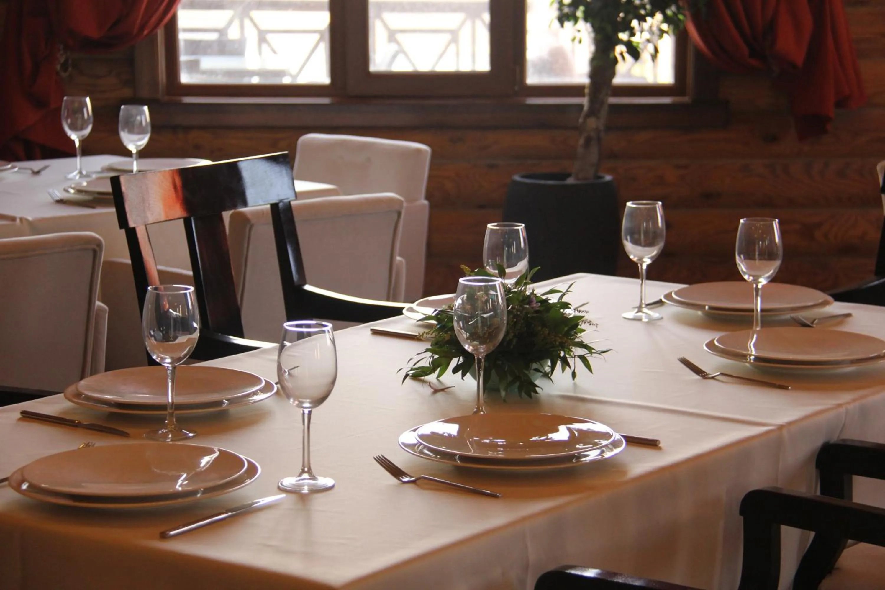 Restaurant/places to eat in Khazar Inji Hotel