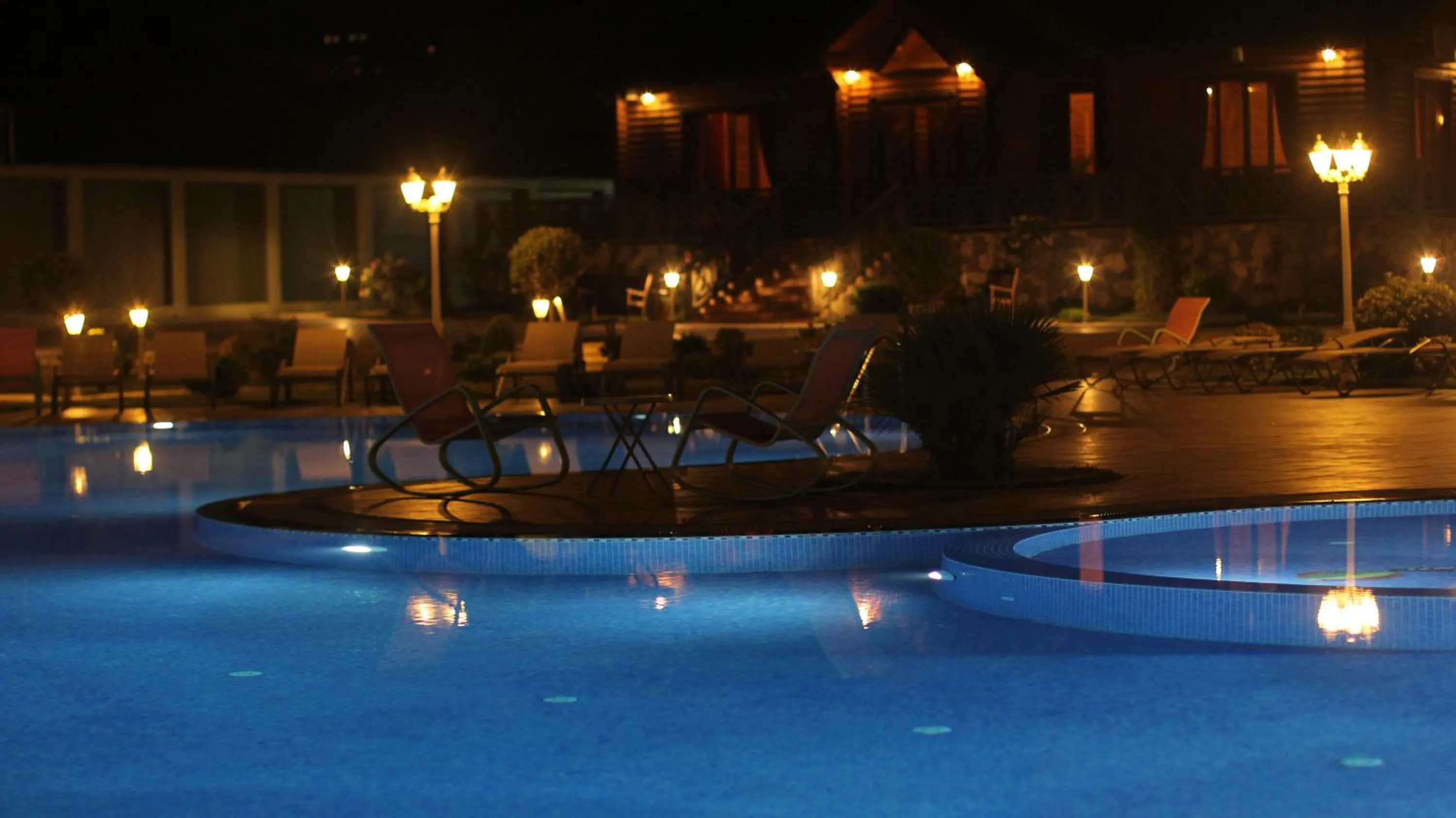 Swimming pool in Khazar Inji Hotel
