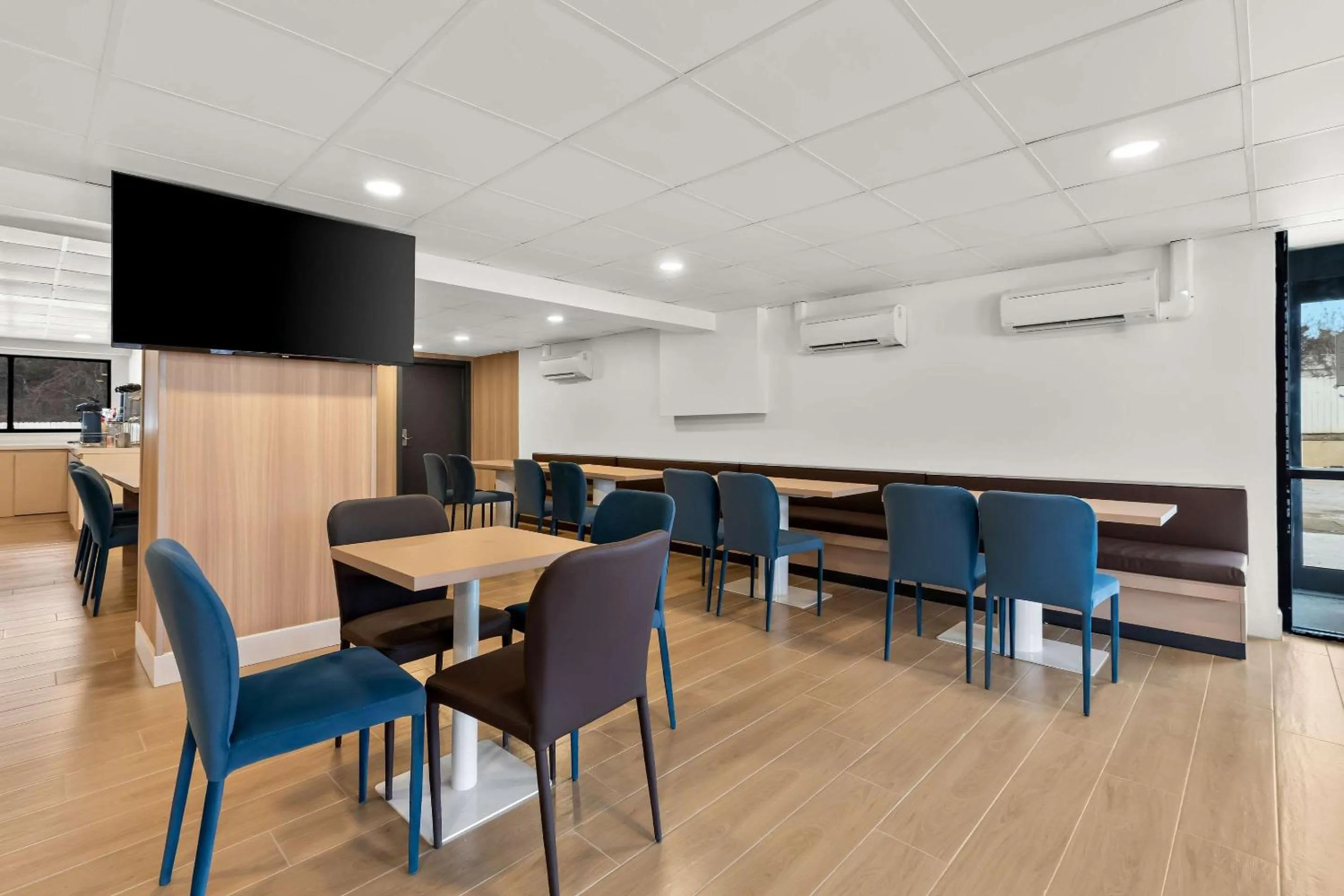 Breakfast in Clarion Pointe Kennesaw Town Center