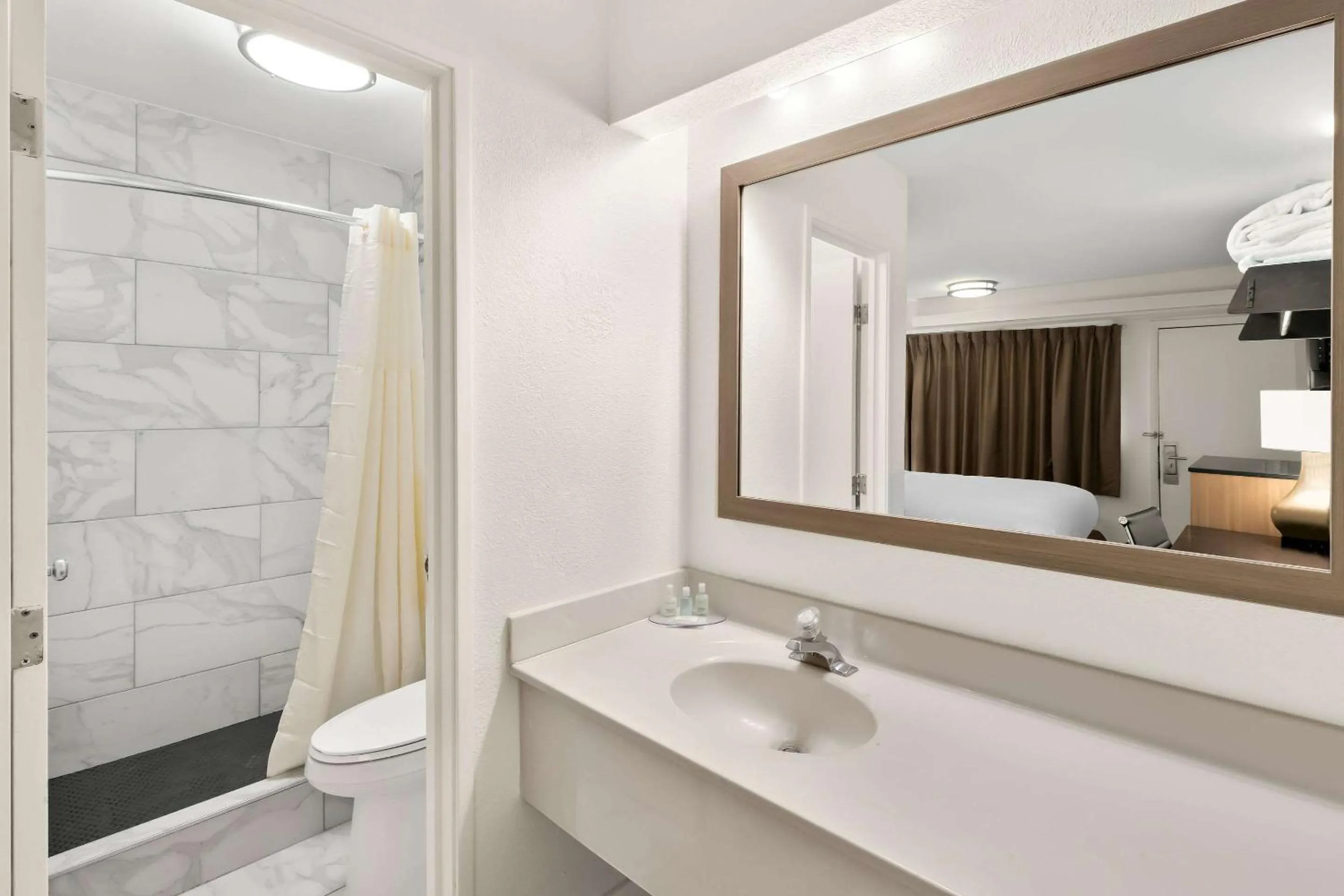 Bedroom in Clarion Pointe Kennesaw Town Center