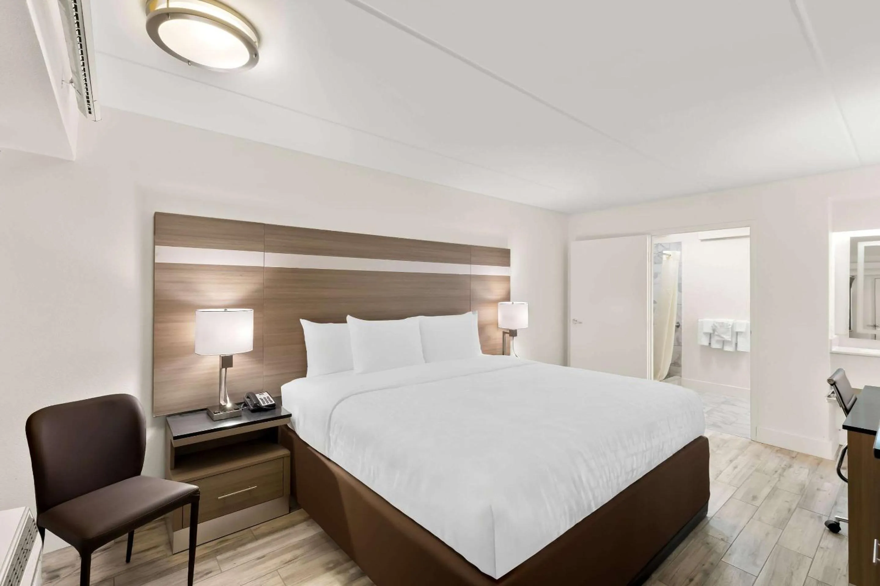 Bedroom, Bed in Clarion Pointe Kennesaw Town Center