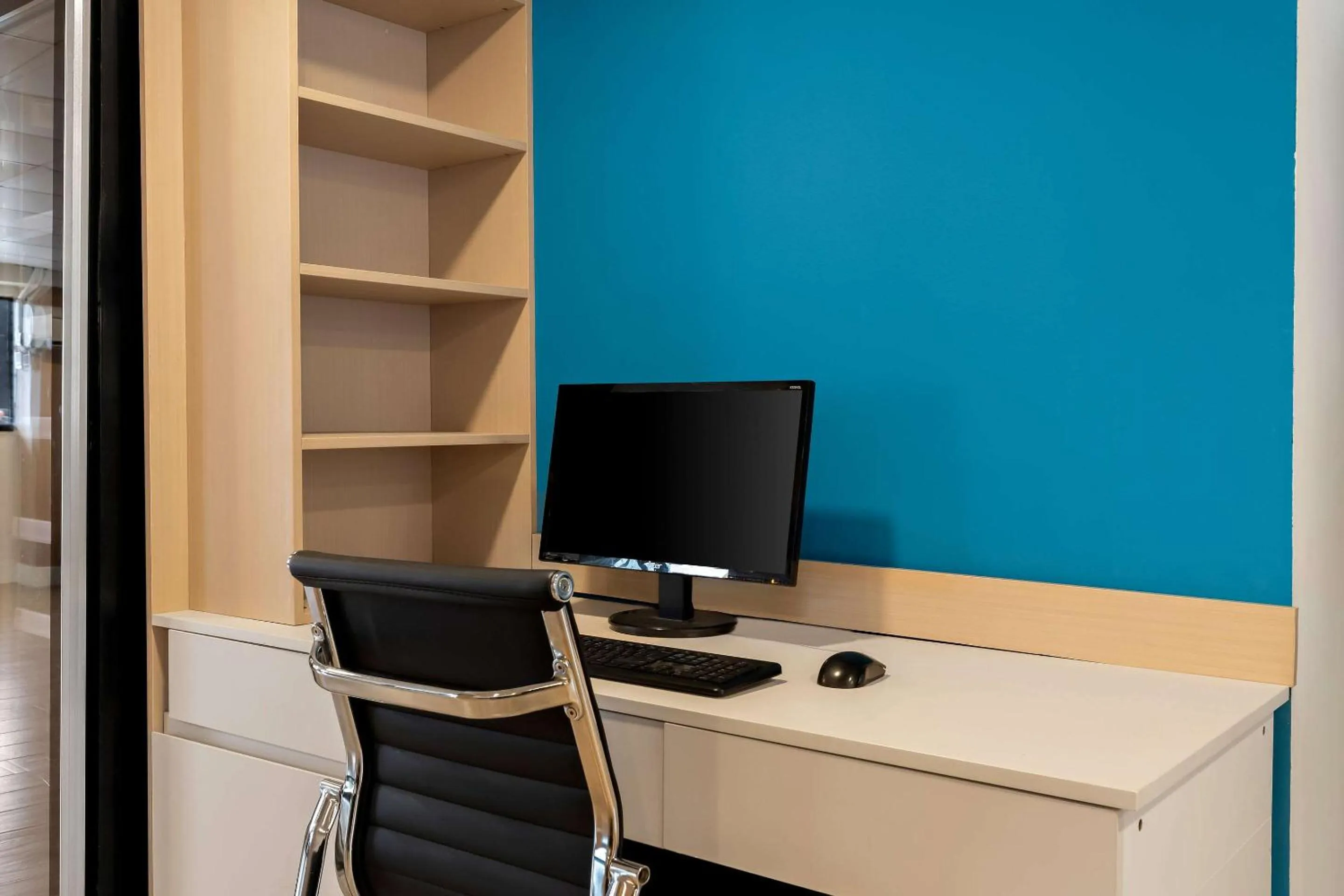 Business facilities in Clarion Pointe Kennesaw Town Center