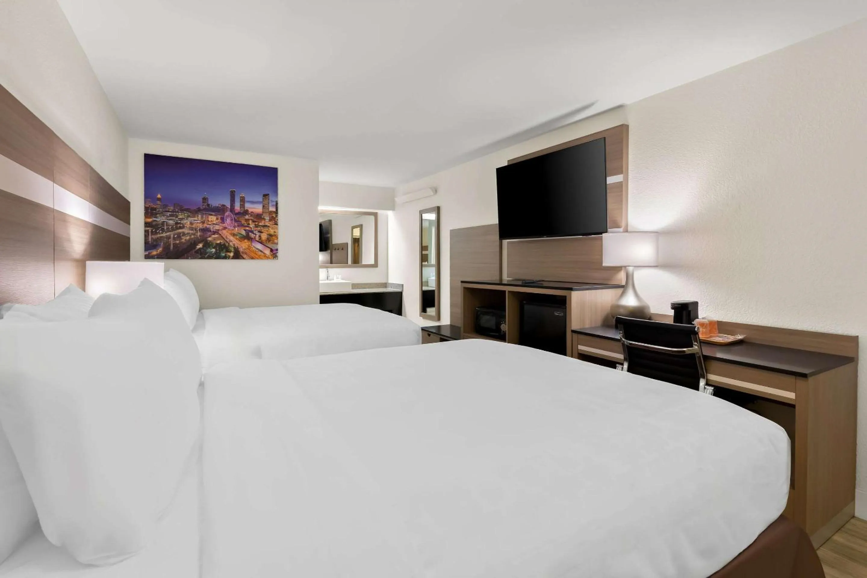 Bedroom, Bed in Clarion Pointe Kennesaw Town Center