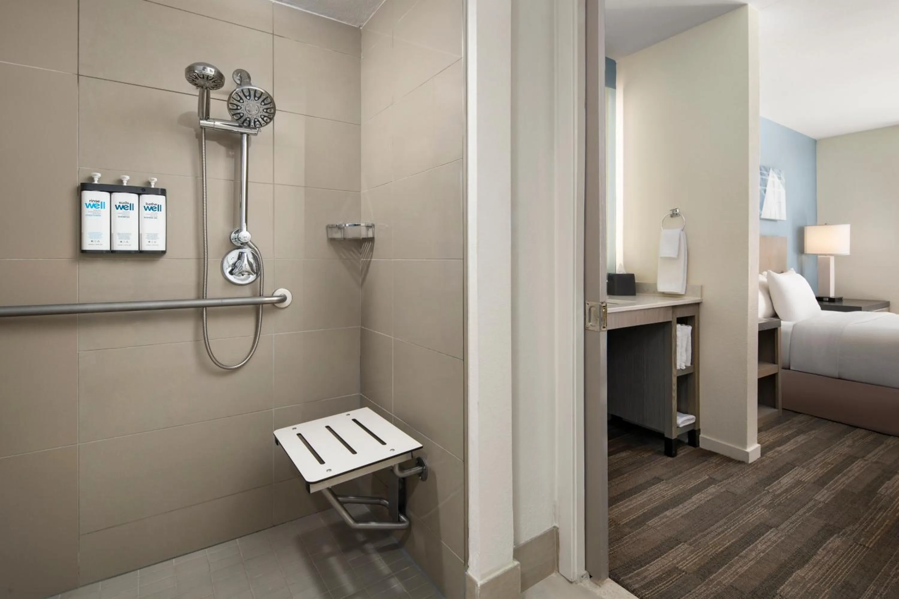 Public Bath, Bed in Hyatt House Boston Waltham