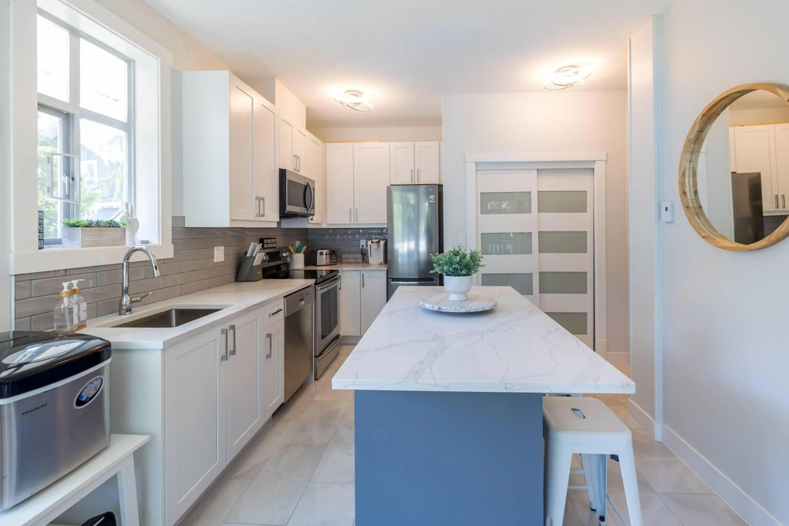 Panoramic Views from this gorgeous 2 Bed Property - Village Location