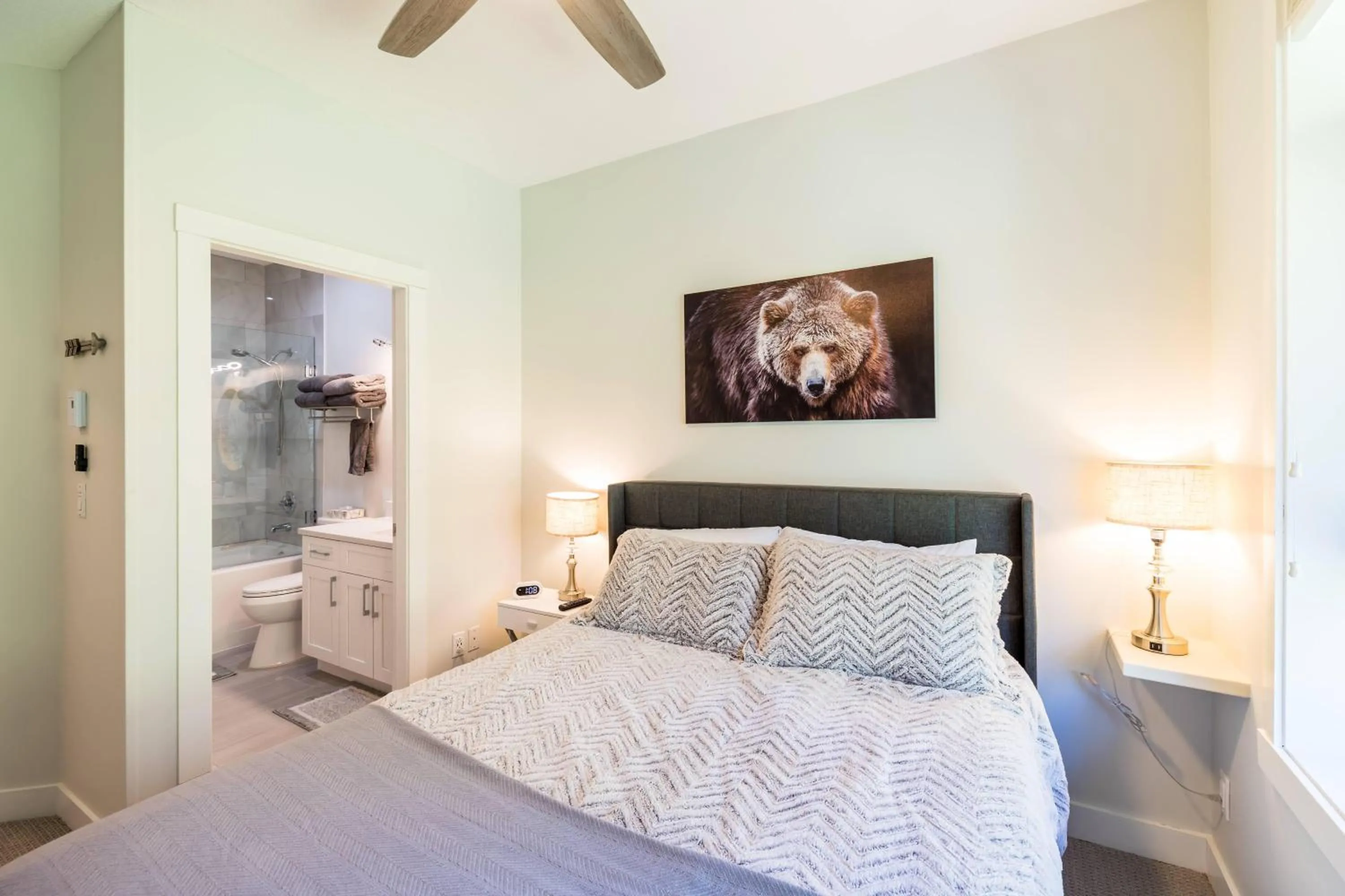 Bed in Panoramic Views from this gorgeous 2 Bed Property - Village Location