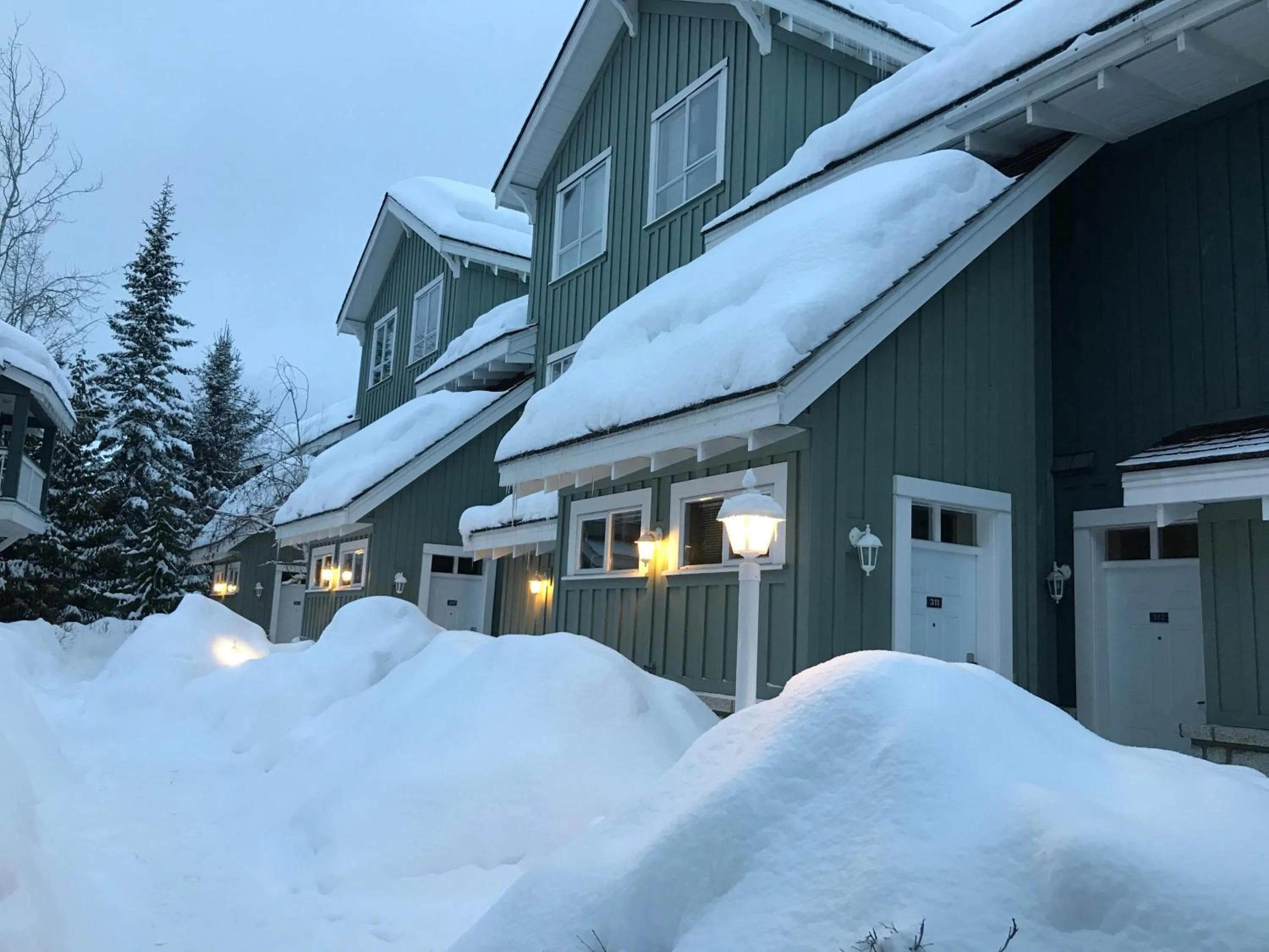 Panoramic Views from this gorgeous 2 Bed Property - Village Location