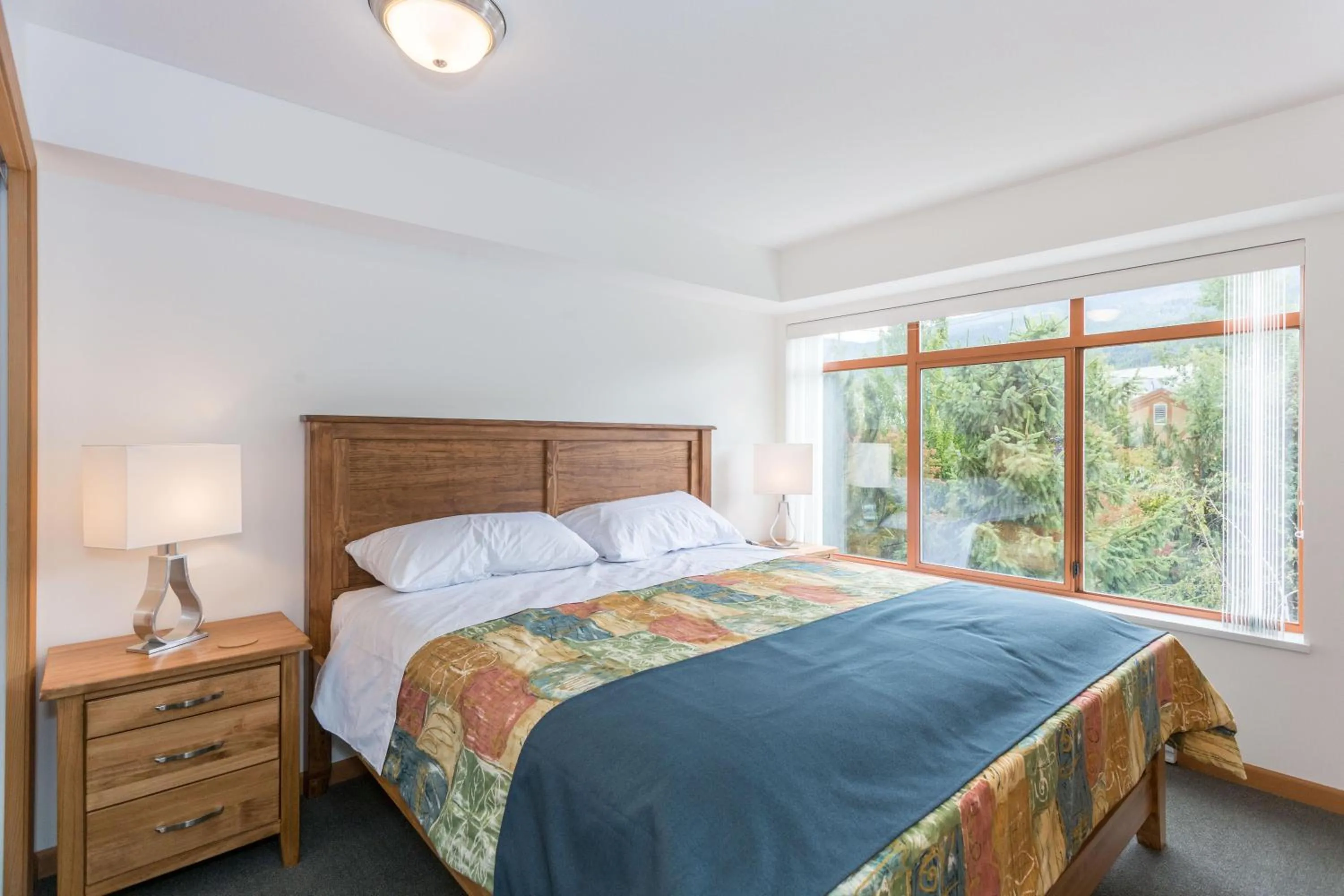 Bed in Bright and Clean, Walk Everywhere, Shared Pool and Hot Tub