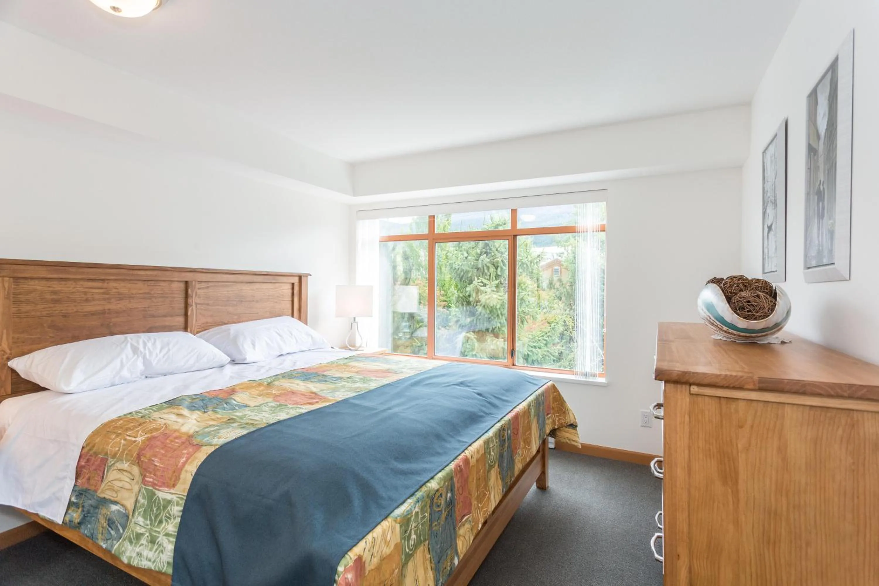 Bed in Bright and Clean, Walk Everywhere, Shared Pool and Hot Tub